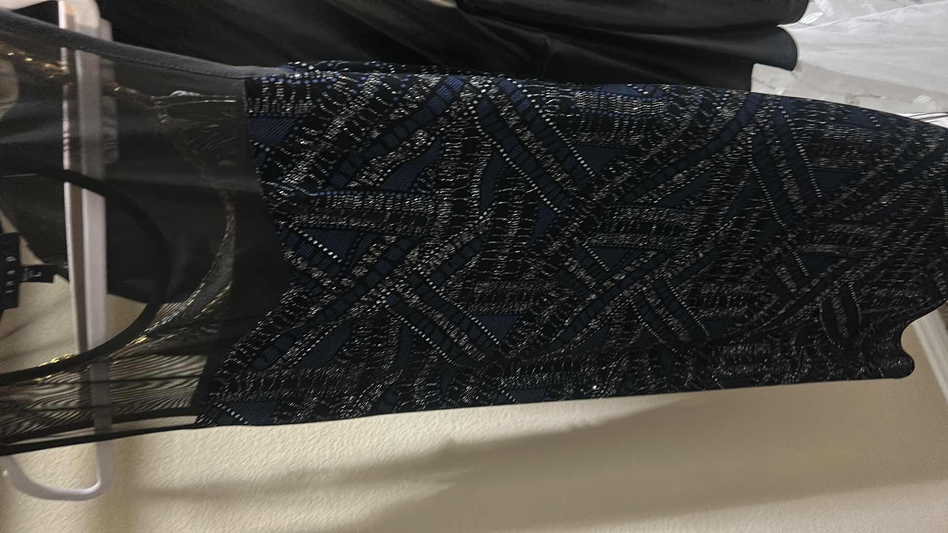 Photo 1 of 7 WOMENSWEAR SIZE LARGE