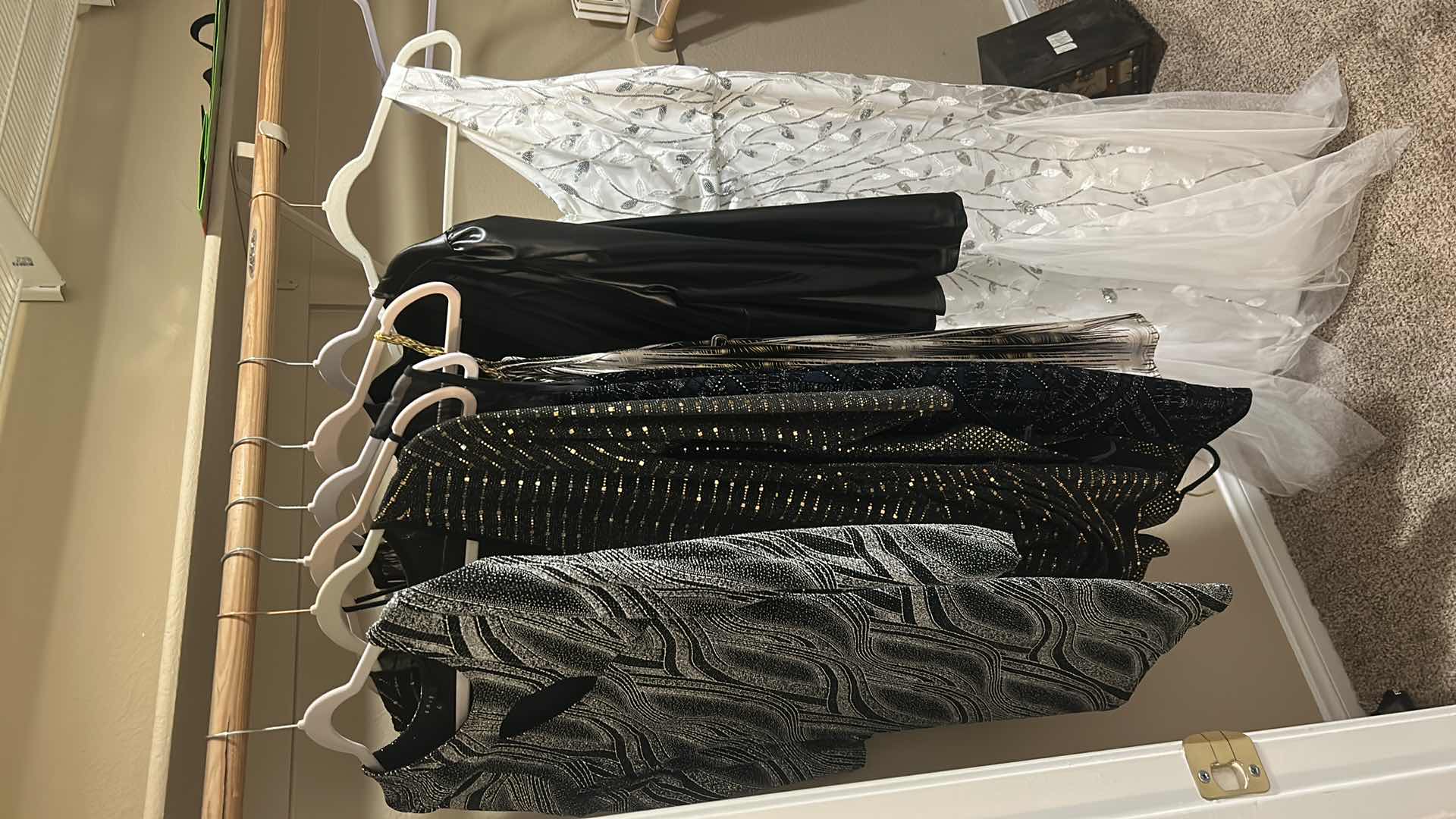 Photo 1 of 7 WOMENSWEAR SIZE LARGE