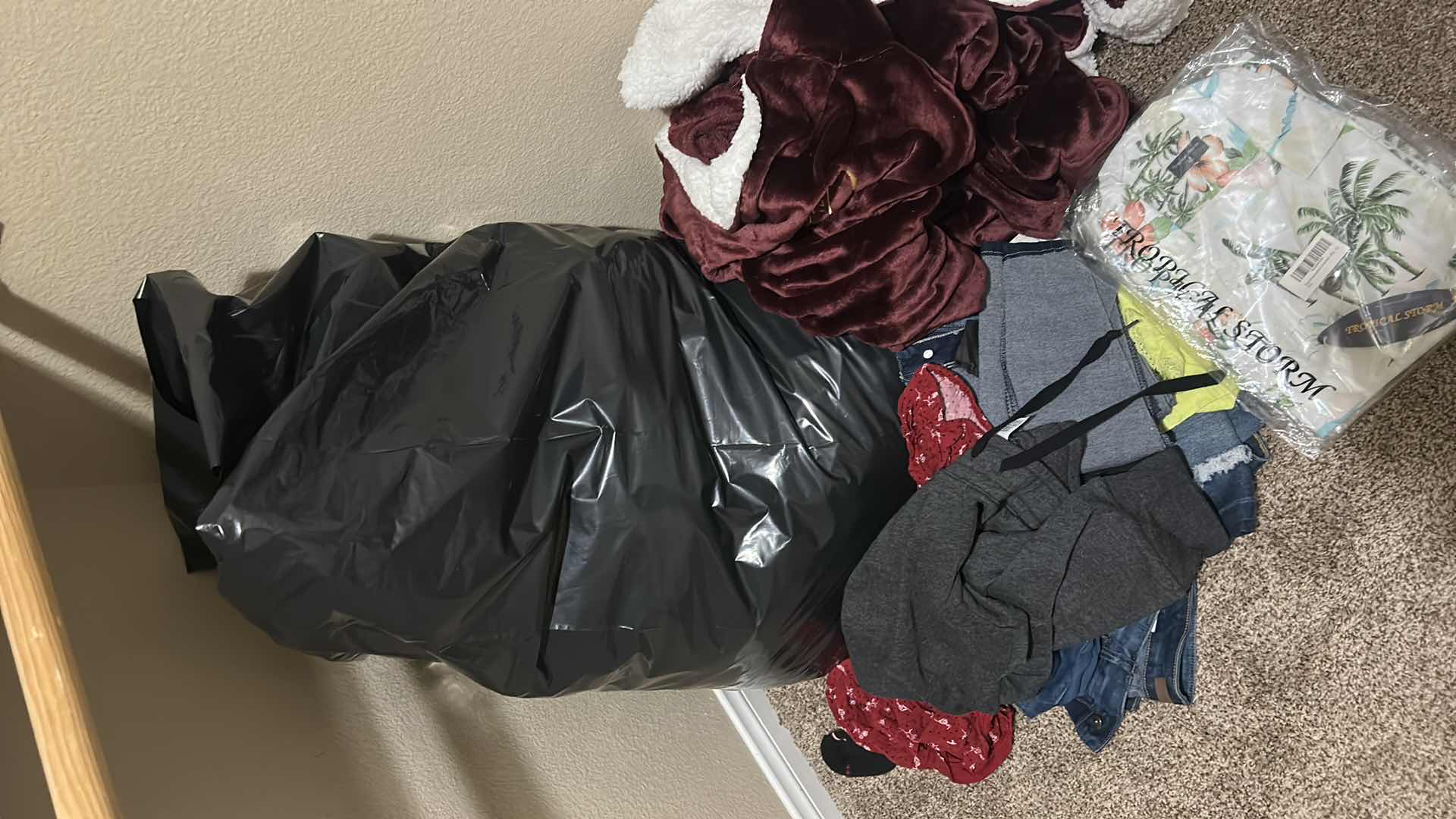 Photo 1 of WOMENSWEAR SIZE MED LARGE