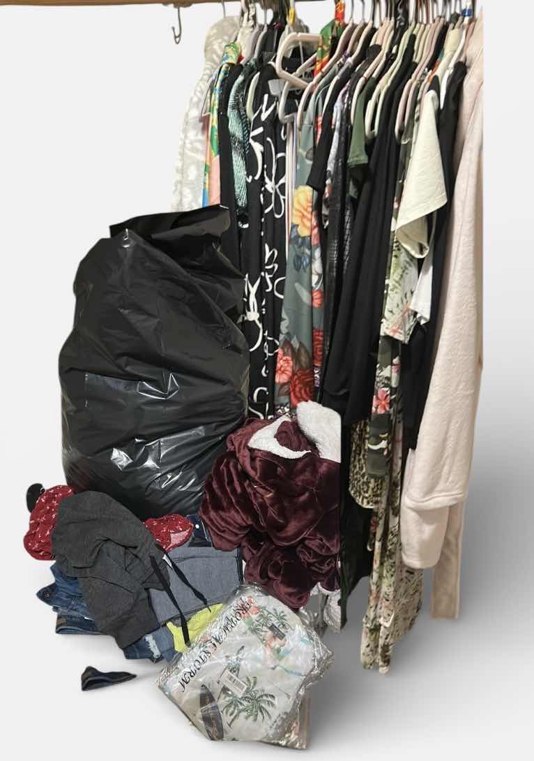 Photo 1 of WOMENSWEAR SIZE MED LARGE