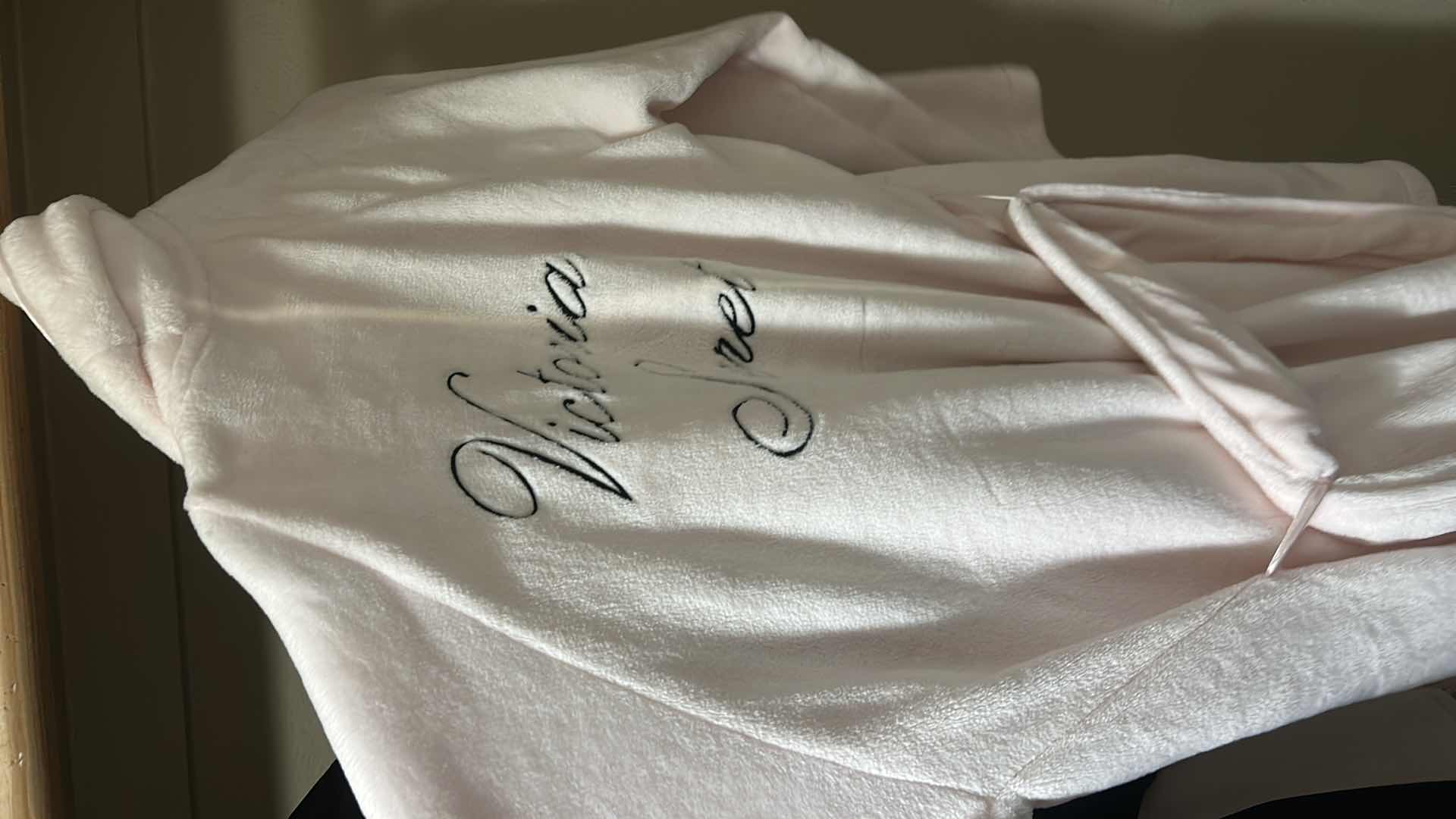 Photo 1 of WOMENSWEAR SIZE MED LARGE