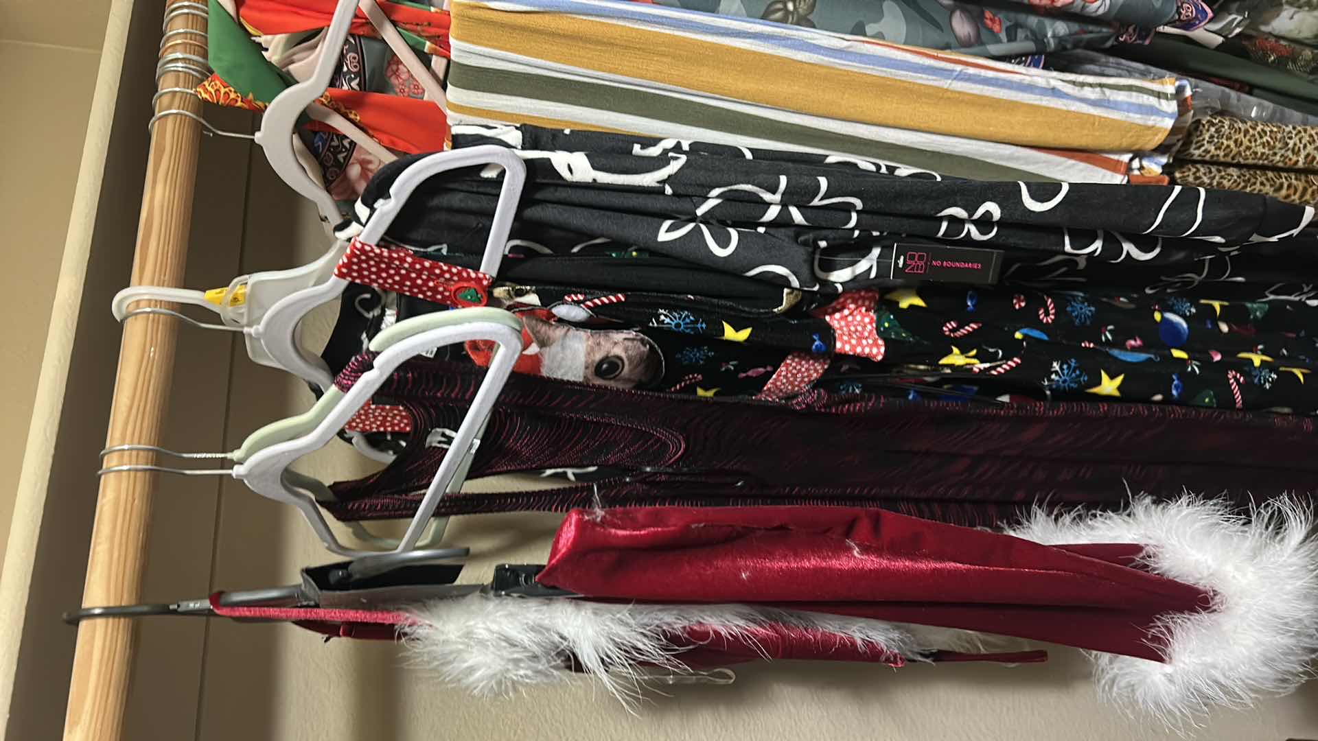 Photo 1 of WOMENSWEAR SIZE MED LARGE