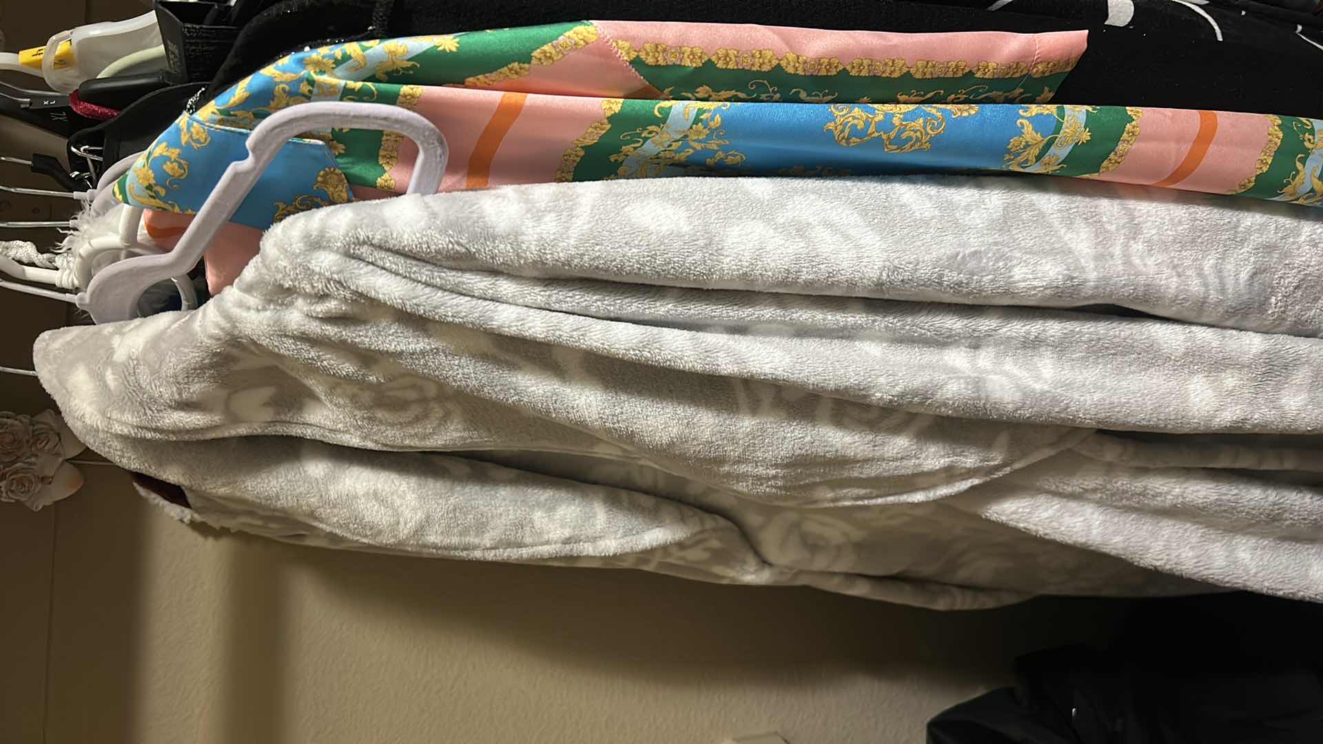 Photo 1 of WOMENSWEAR SIZE MED LARGE