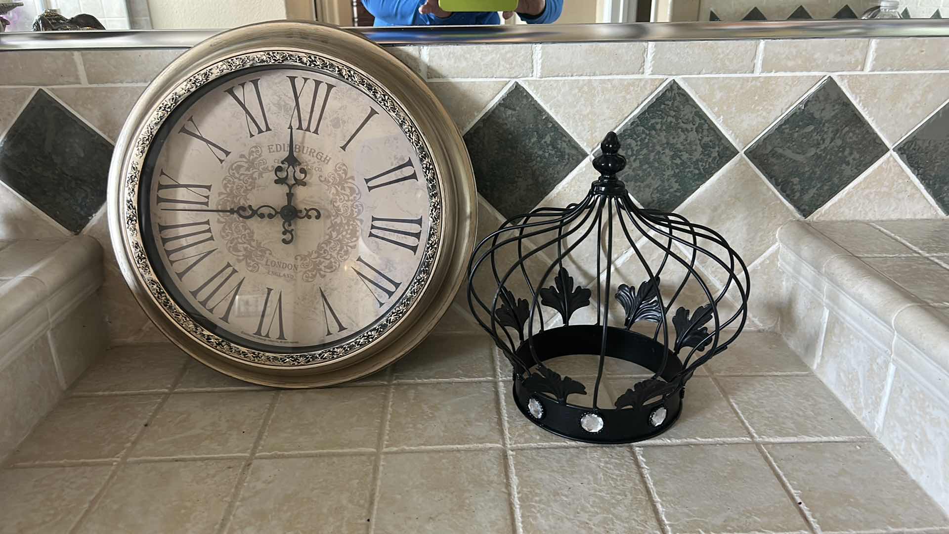 Photo 1 of METAL CROWN AND CLOCK H14”