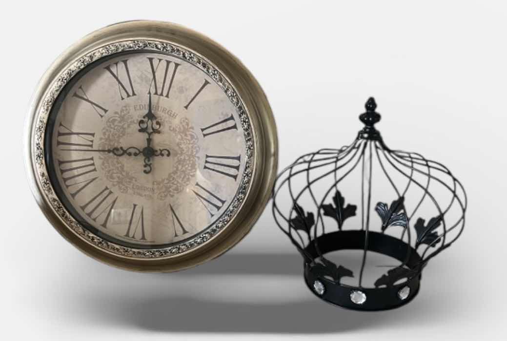 Photo 1 of METAL CROWN AND CLOCK H14”