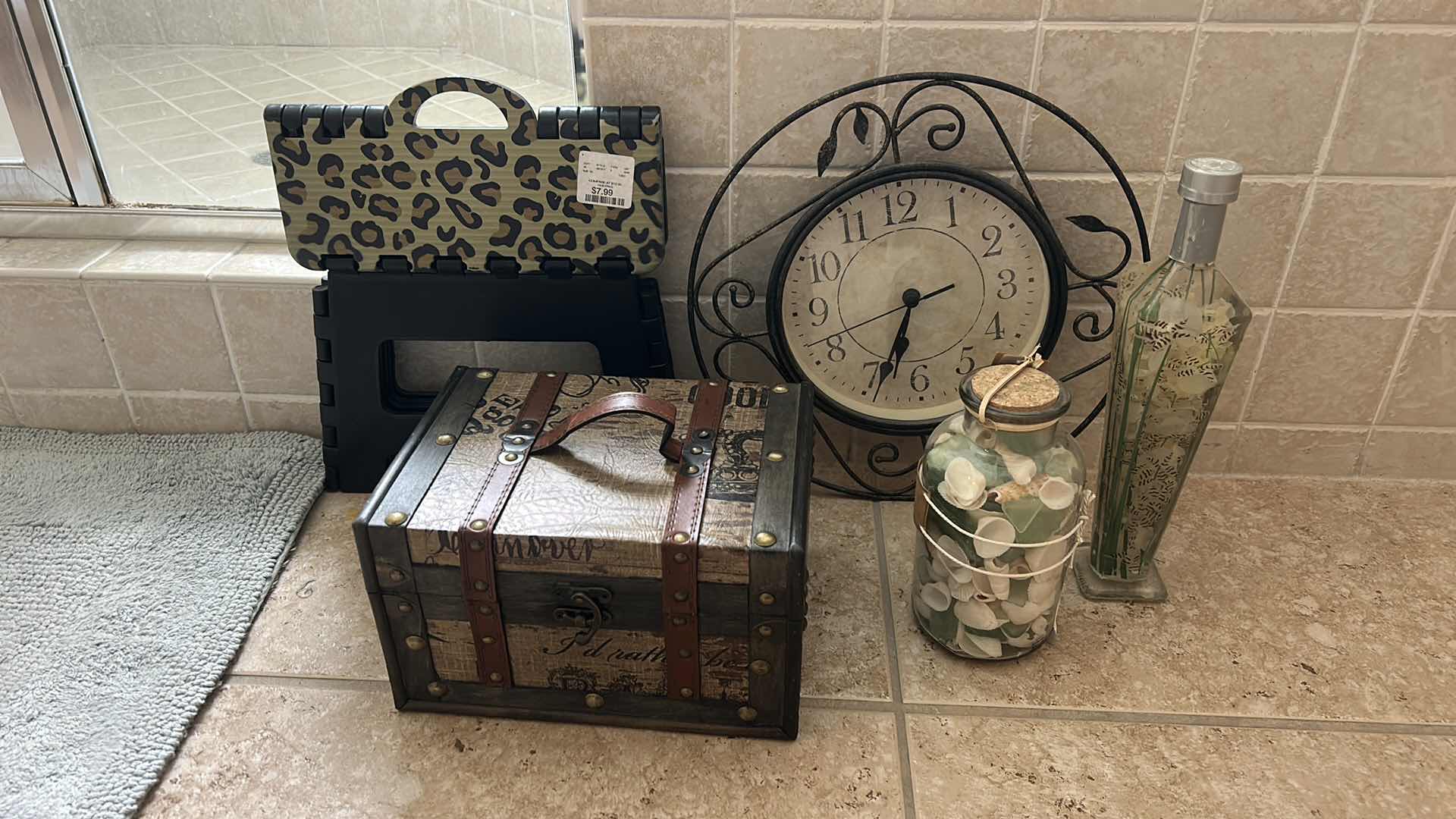 Photo 1 of HOME DECOR AND ACCESSORIES