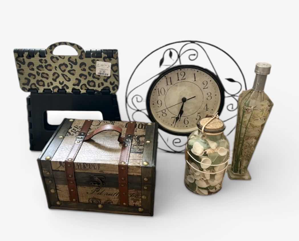 Photo 1 of HOME DECOR AND ACCESSORIES