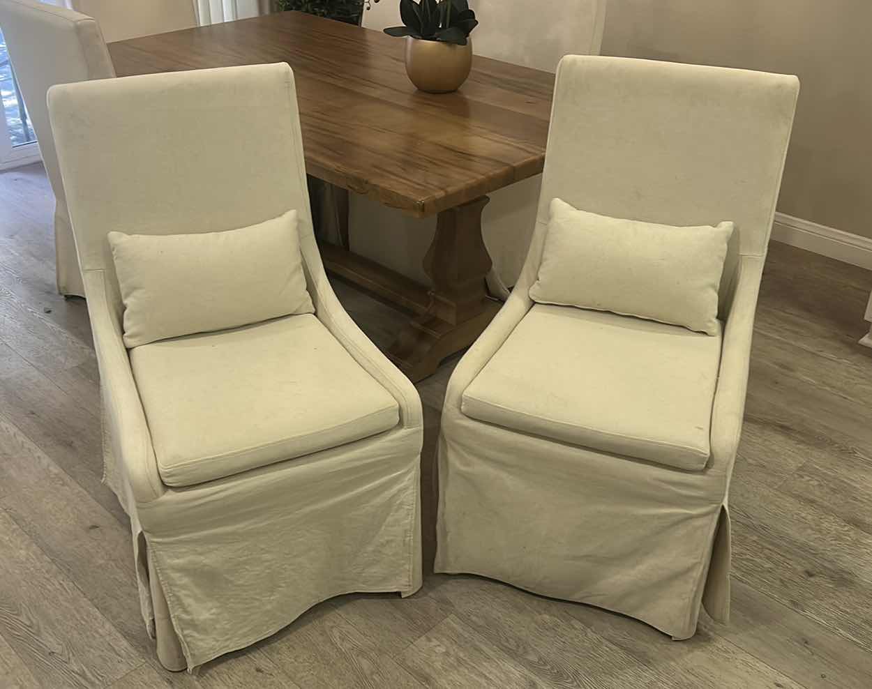 Photo 1 of 2- UTTERMOST COLEY OFF-WHITE LINEN PERFORMANCE FABRIC SLIPCOVERED ARMLESS CHAIR WITH PILLOW
REGULAR PRICE
$895.00 22 1/2“ x 25“ x 39 1/2“ SEAT HEIGHT 19.5”