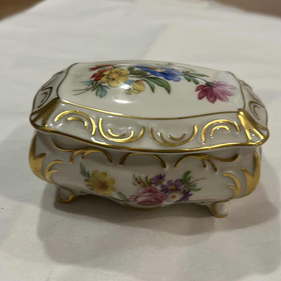 Photo 1 of KPM BAVARIA HAND PAINTED PORCELAIN FOOTED TRINKET BOX WITH GILT SCROLLWORK AND FLORAL DECOR, PATTERN 419.