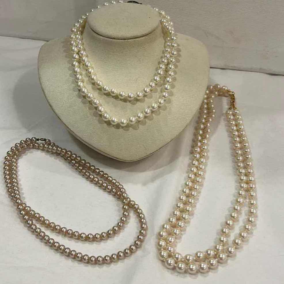 Photo 1 of 3 CULTURED PEARLS NECKLACES – STERLING CLASP – WHITE & CHAMPAGNE TONES (PEARLS NOT PROFESSIONALLY TESTED)