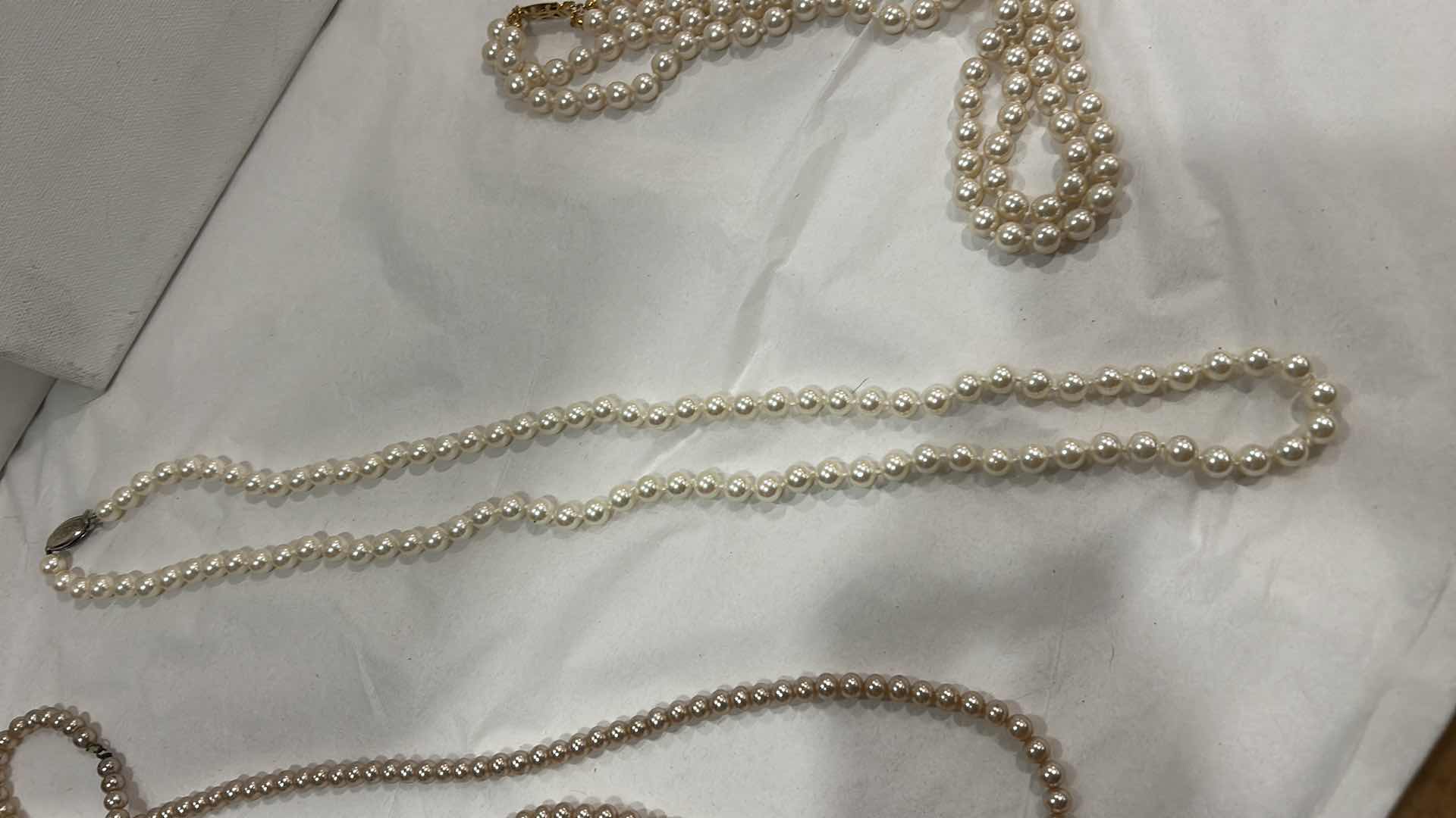Photo 1 of 3 CULTURED PEARLS NECKLACES – STERLING CLASP – WHITE & CHAMPAGNE TONES (PEARLS NOT PROFESSIONALLY TESTED)