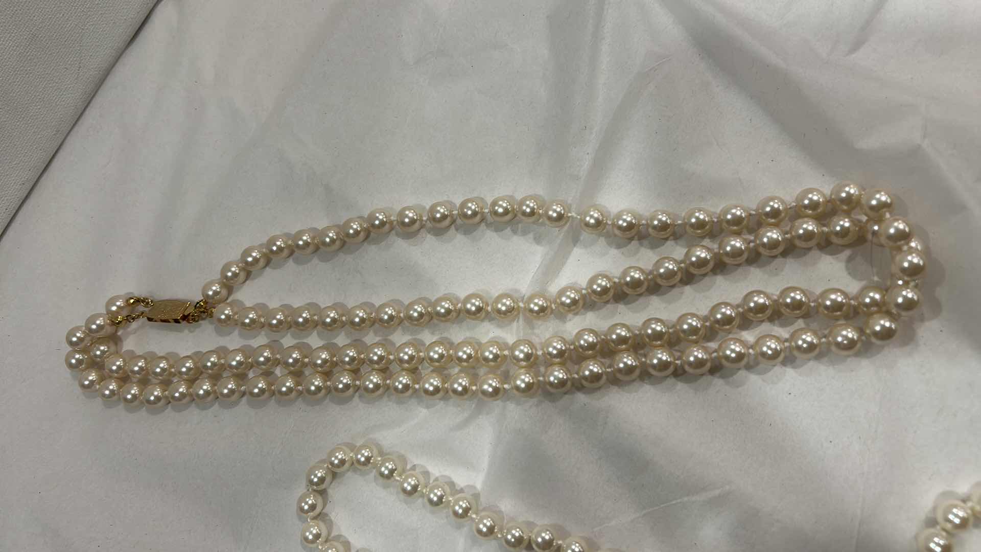 Photo 1 of 3 CULTURED PEARLS NECKLACES – STERLING CLASP – WHITE & CHAMPAGNE TONES (PEARLS NOT PROFESSIONALLY TESTED)