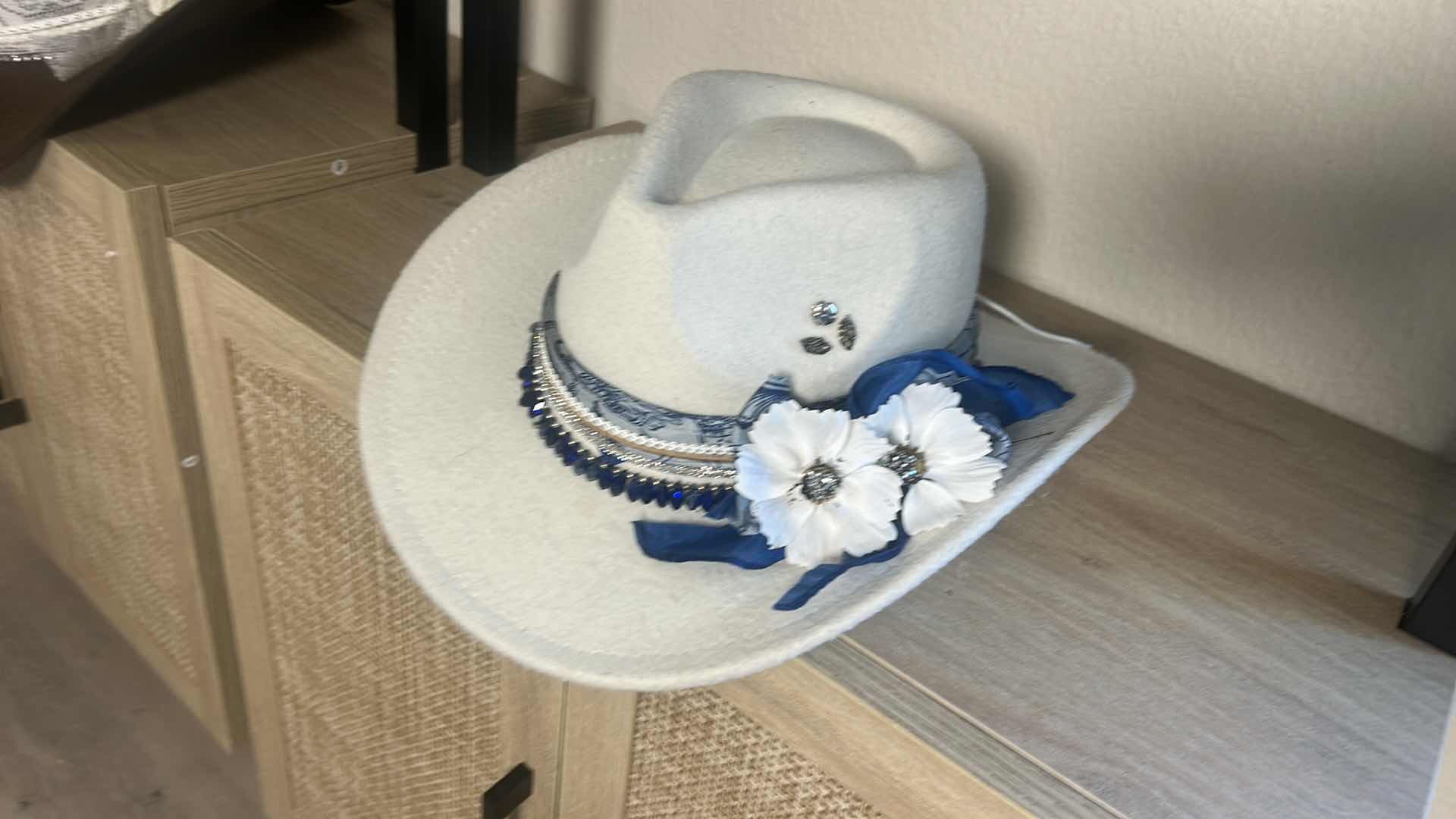 Photo 1 of 8 WESTERN STYLE COWGIRL/COWBOY HATS