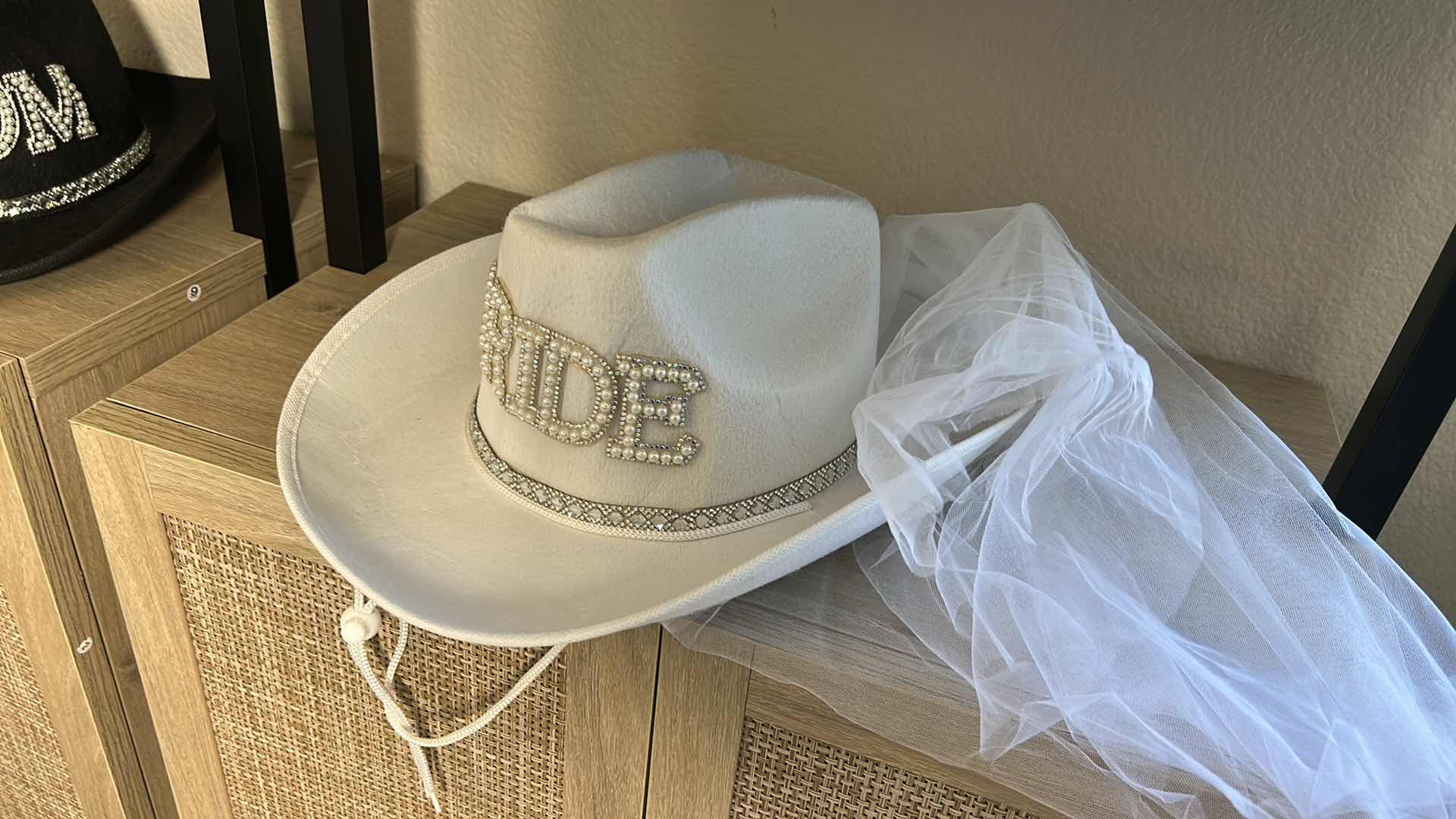 Photo 1 of 8 WESTERN STYLE COWGIRL/COWBOY HATS
