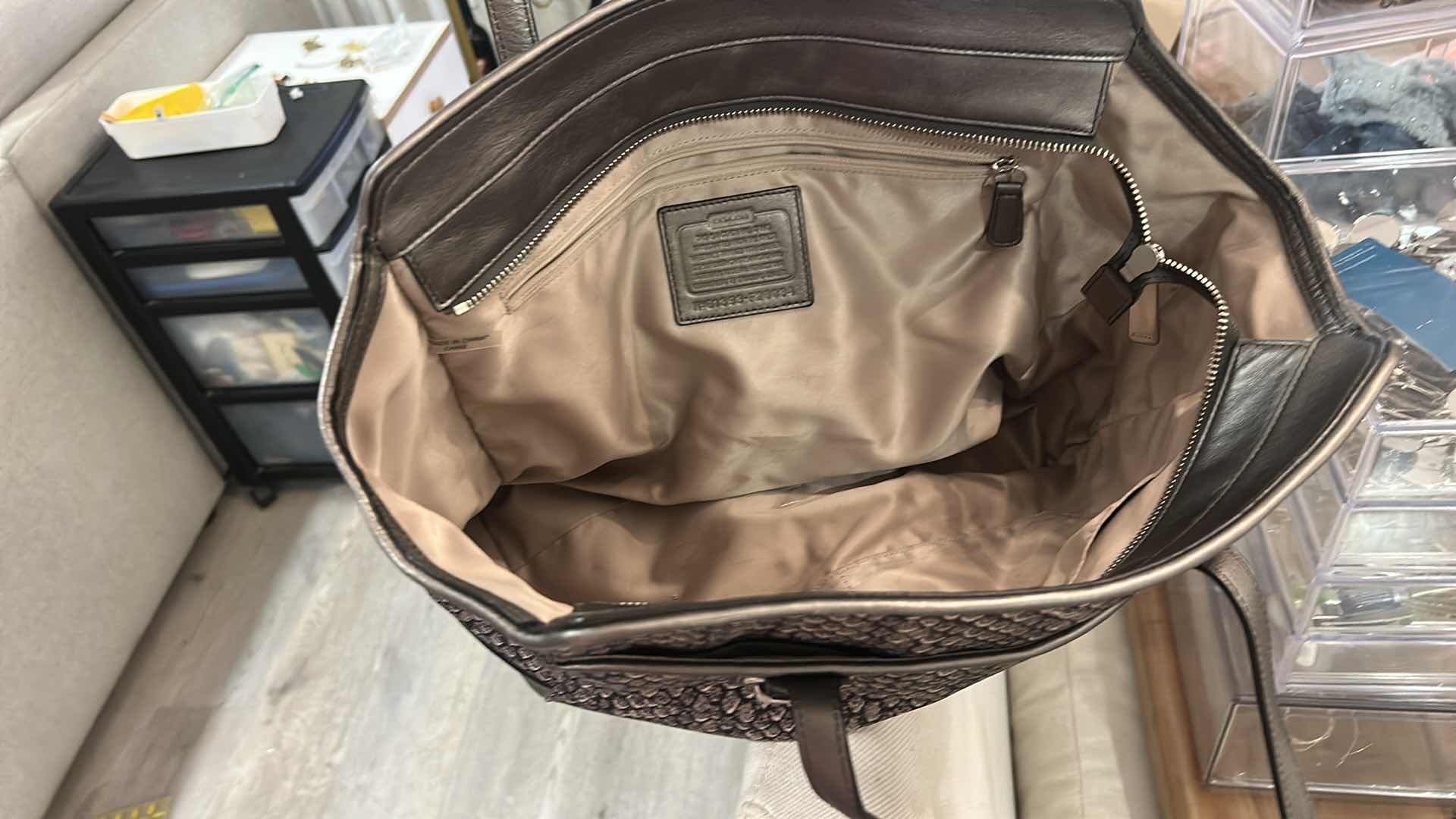 Photo 1 of COACH TAYLOR ALEXIS SNAKE PRINT CARRYALL SATCHEL HANDBAG (STYLE #F26034)
STATEMENT SATCHEL FEATURING A BOLD SNAKE PRINT FABRIC EXTERIOR WITH METALLIC LEATHER TRIM AND SILVER-TONE HARDWARE.