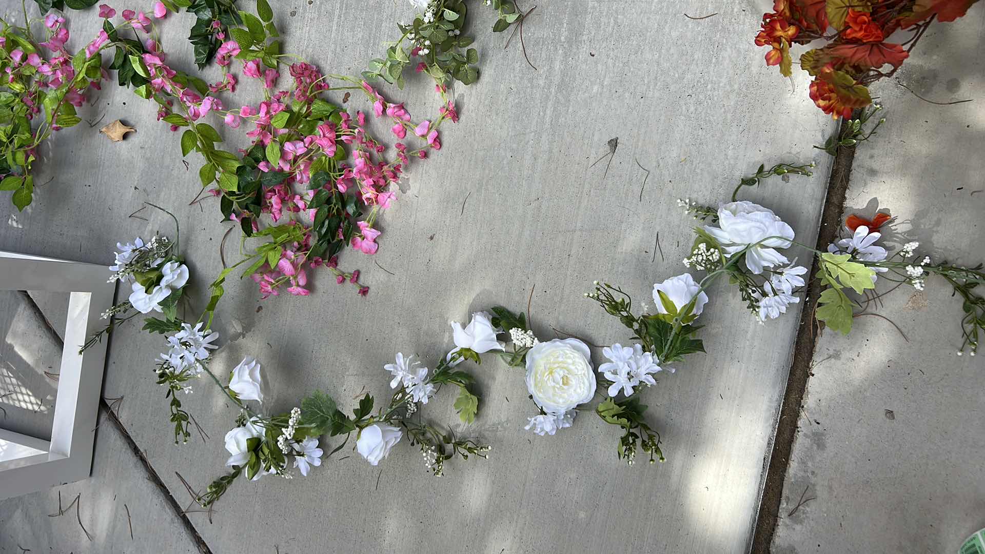 Photo 1 of FLORAL STRANDS AND FLOWER TOPS FOR HOME DECORATION OR CRAFTS