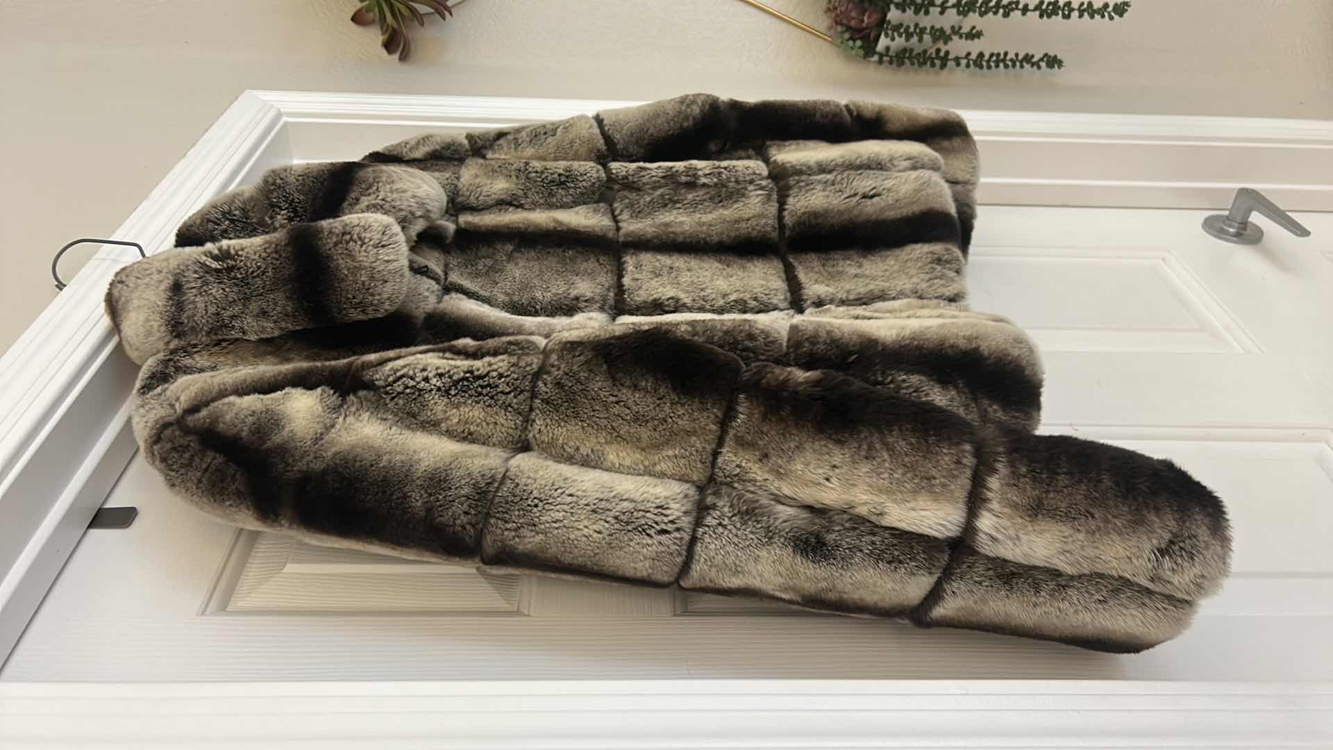 Photo 1 of CHOSEN COUTURE COLLECTION SUPER SOFT FUR COAT(M/L)