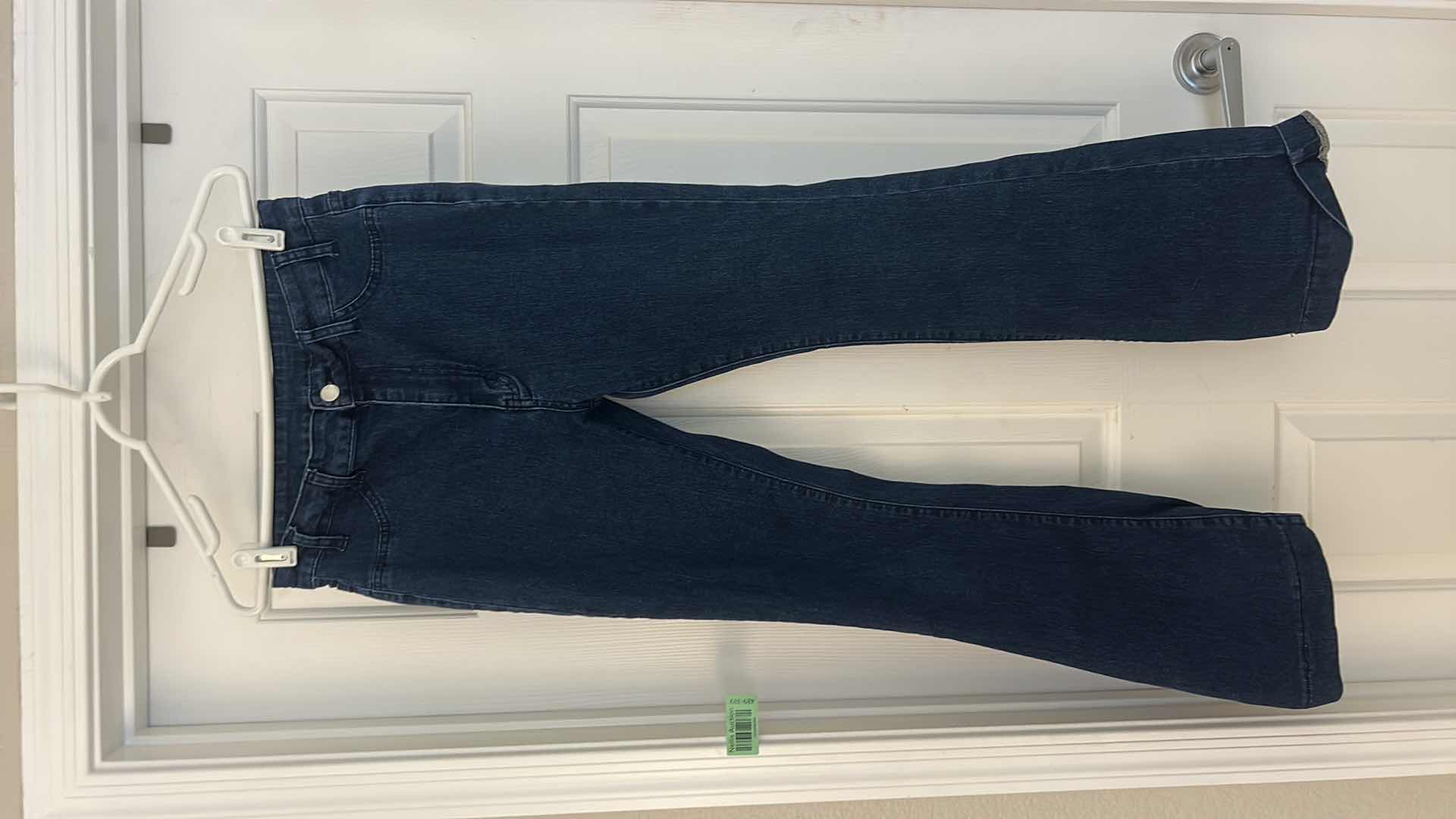 Photo 1 of WOMENSWEAR - 6 PIECES WOMENS CLOTHING SIZE MED