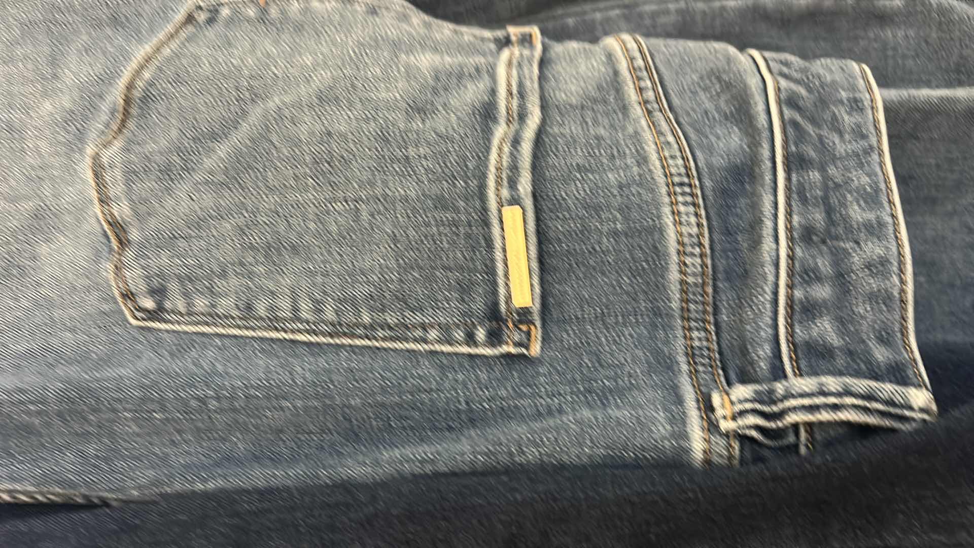 Photo 1 of WOMENSWEAR - 6 PIECES WOMENS CLOTHING SIZE MED