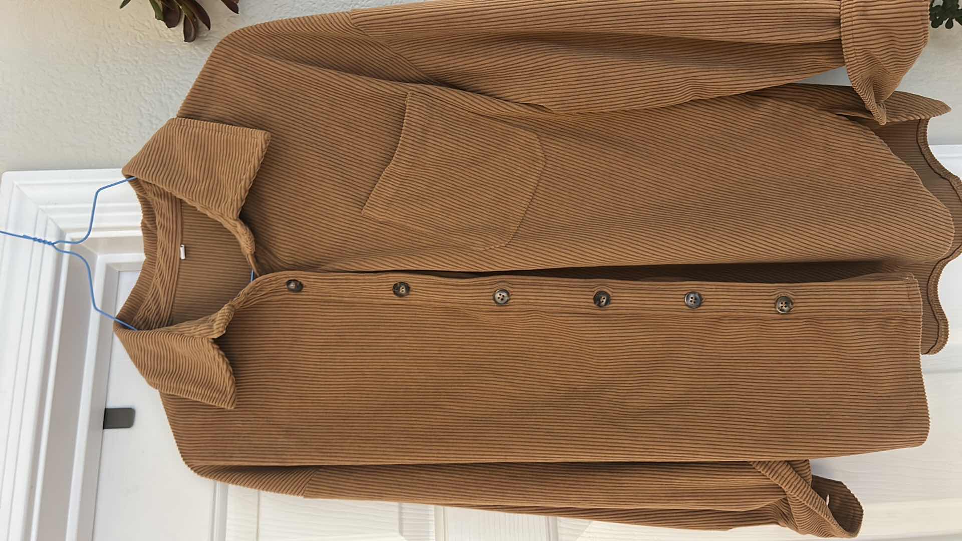 Photo 1 of WOMENSWEAR - 6 PIECES WOMENS CLOTHING SIZE MED