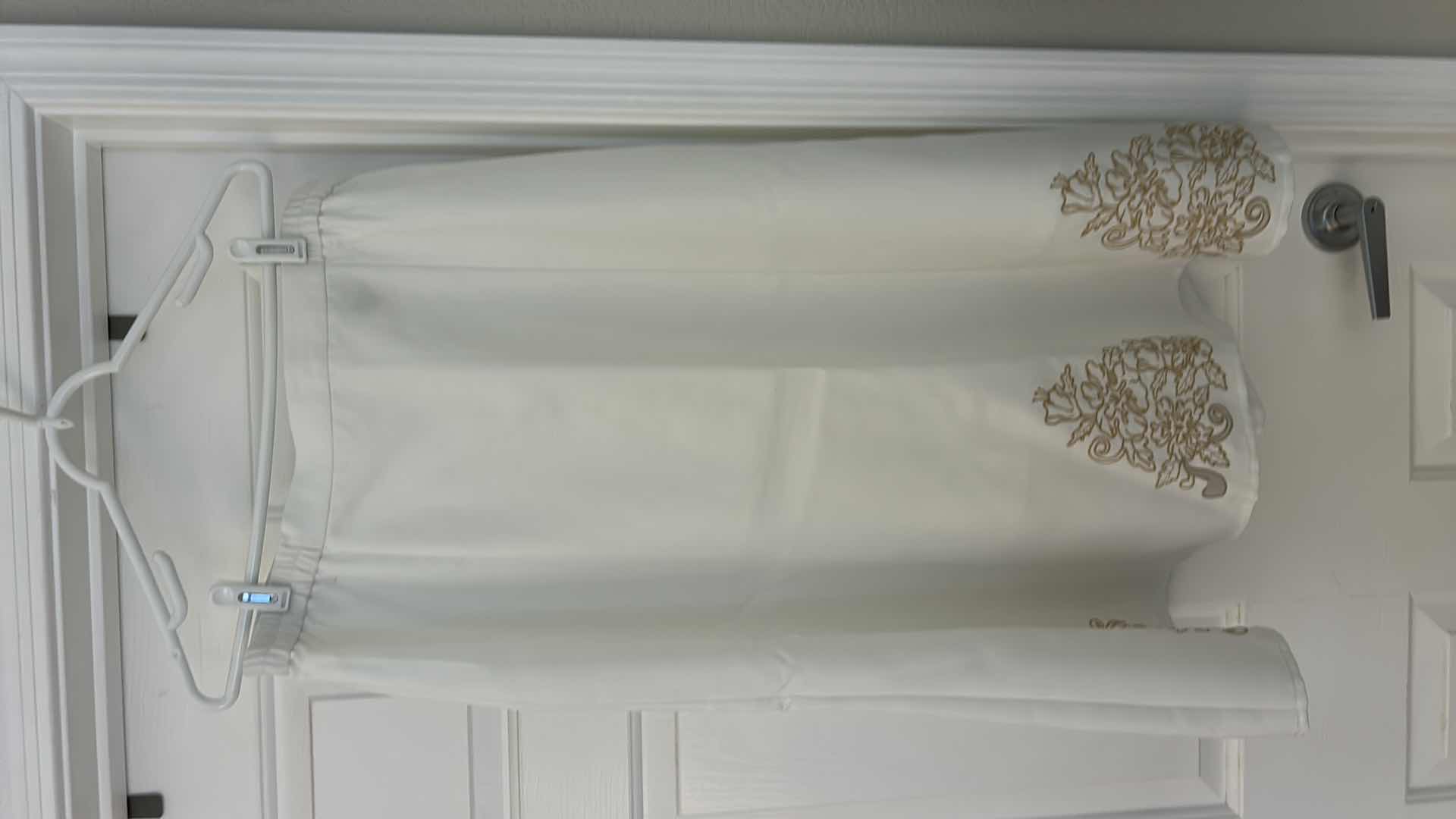 Photo 1 of WOMENSWEAR - 4 PIECES PLUS SIZE WOMENS CLOTHING