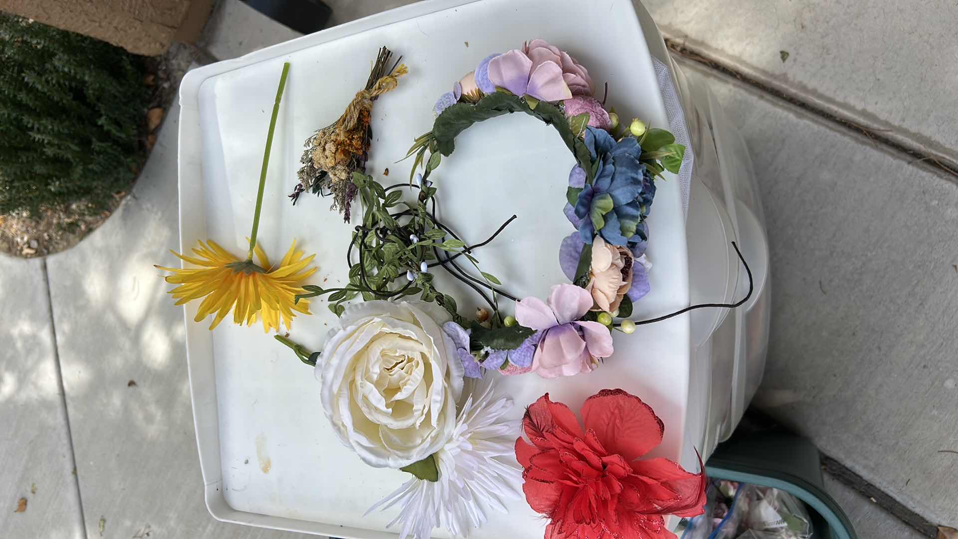 Photo 1 of FLOWERS FOR CRAFTING