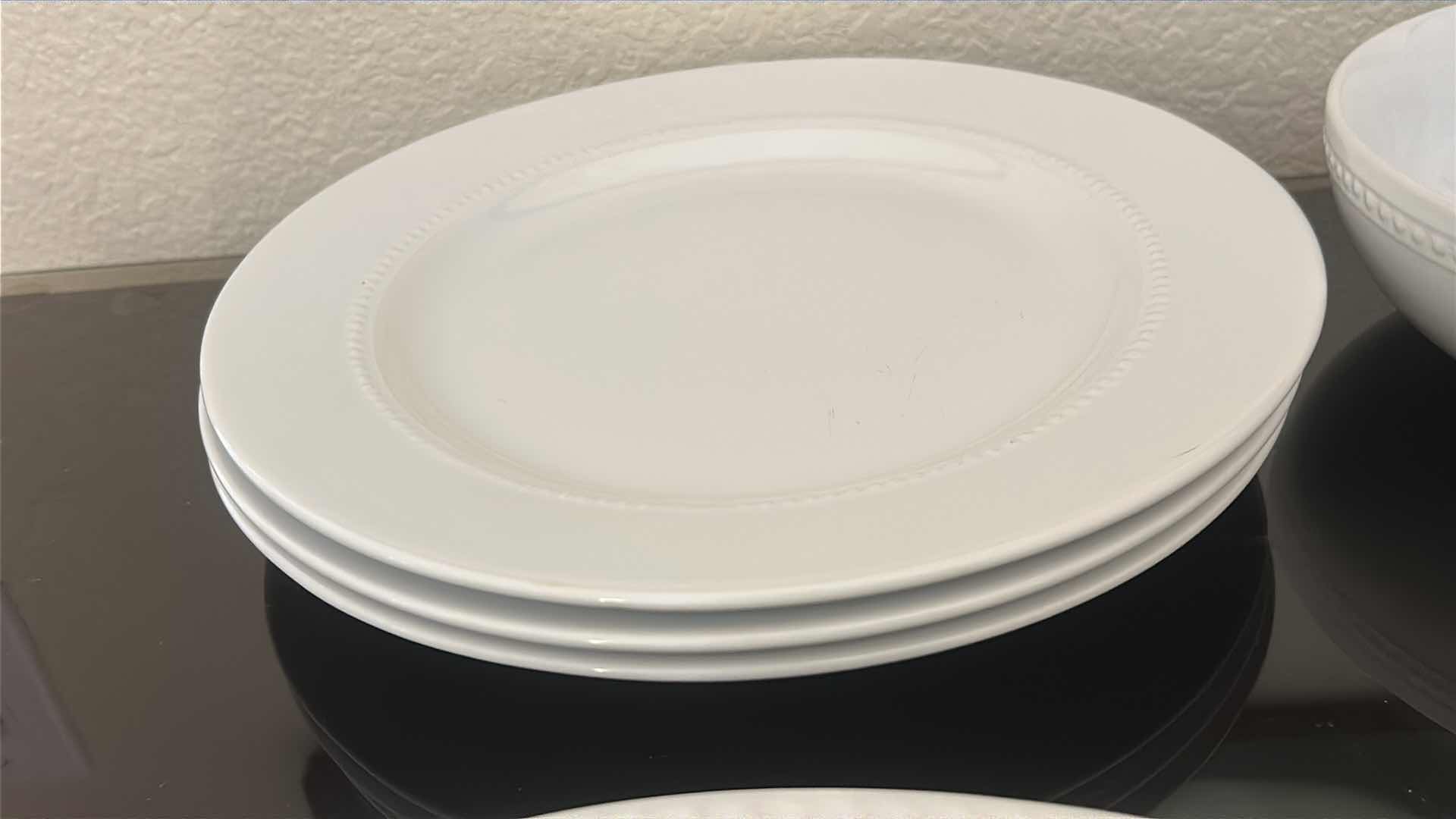 Photo 1 of 14 PC THRESHOLD PORCELAIN DINNERWARE & GRAVY DISH