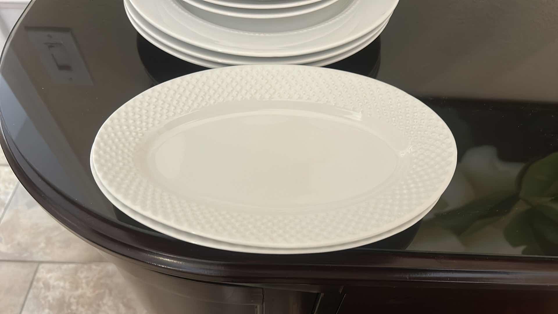 Photo 1 of 14 PC THRESHOLD PORCELAIN DINNERWARE & GRAVY DISH