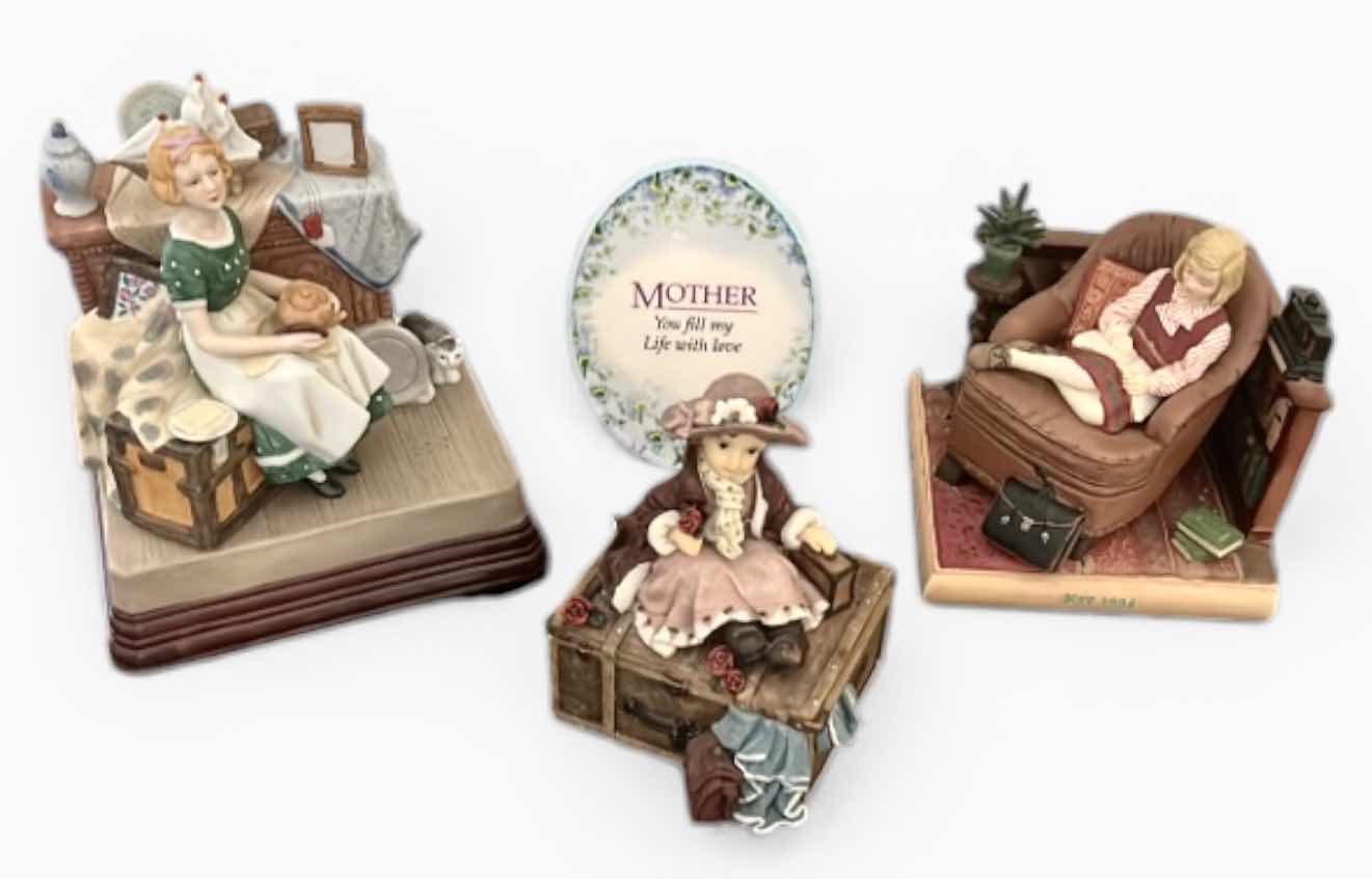 Photo 1 of 4 PORCELAIN PIECES (LARGEST H7.5”)