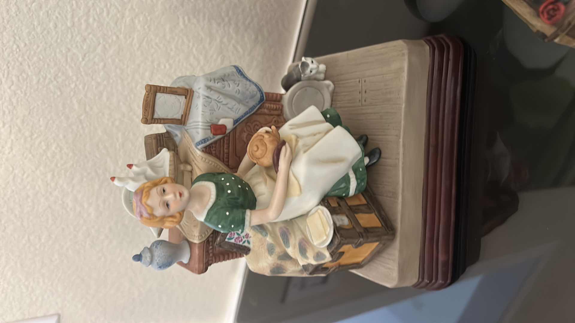 Photo 1 of 4 PORCELAIN PIECES (LARGEST H7.5”)