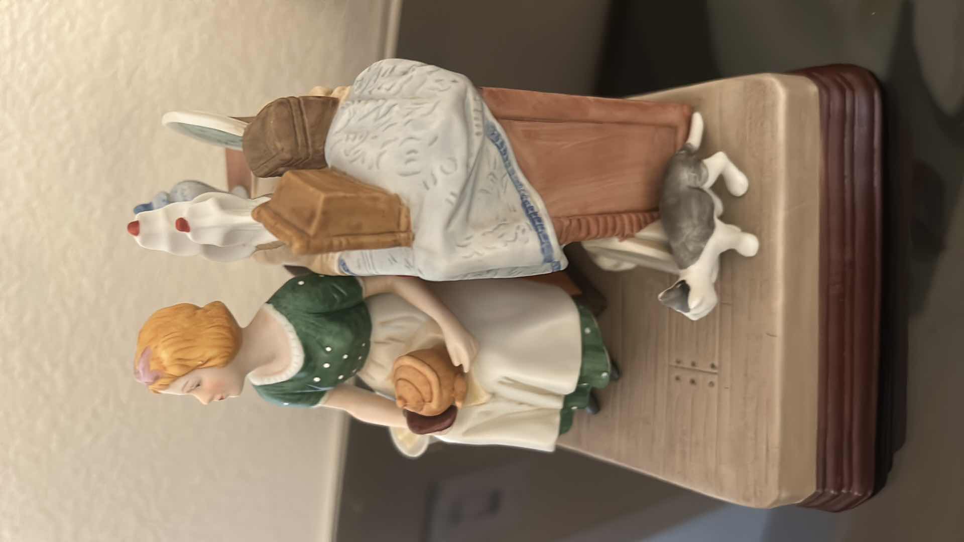 Photo 1 of 4 PORCELAIN PIECES (LARGEST H7.5”)