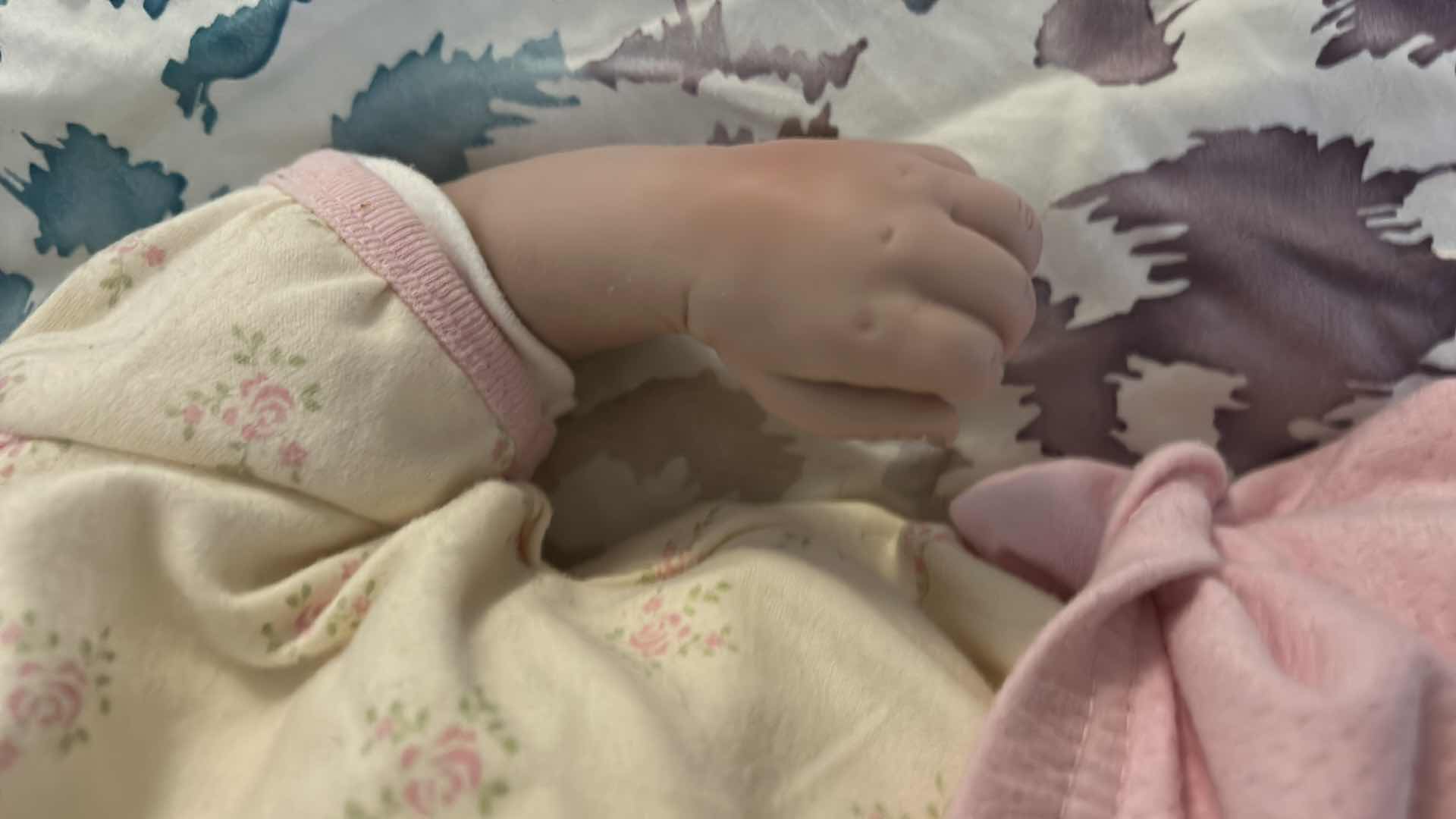 Photo 1 of LEE MIDDLETON ORIGINAL BABY DOLL BY SHEILA MICHAEL ©2004 HAND NUMBERED #1361 REALISTIC VINYL & CLOTH BODY COLLECTOR DOLL