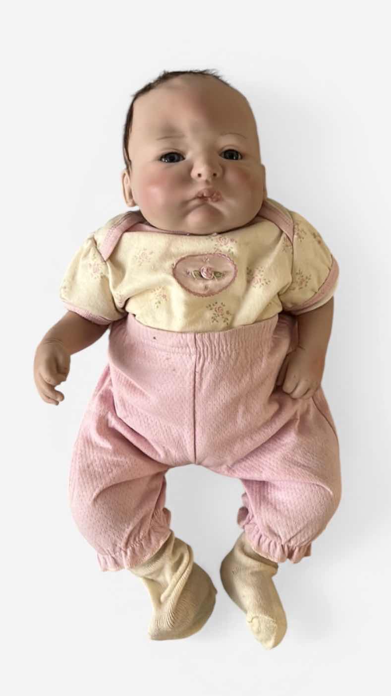 Photo 1 of LEE MIDDLETON ORIGINAL BABY DOLL BY SHEILA MICHAEL ©2004 HAND NUMBERED #1361 REALISTIC VINYL & CLOTH BODY COLLECTOR DOLL