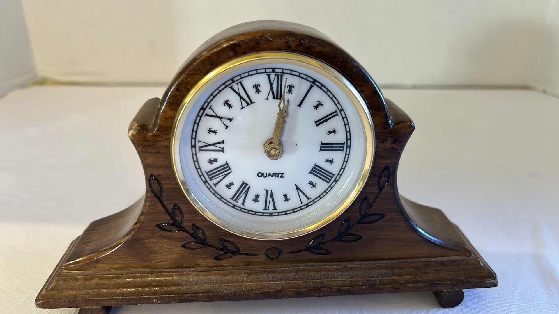 Photo 3 of WOOD QUARTZ TABLE TOP CLOCK H 6”