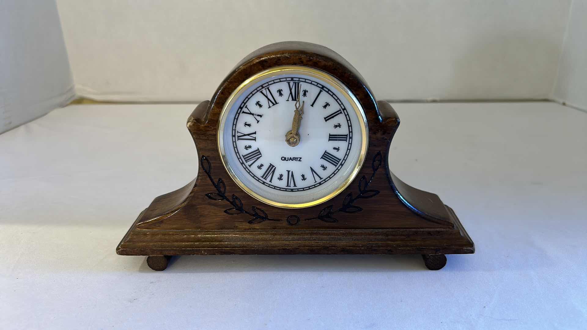 Photo 1 of WOOD QUARTZ TABLE TOP CLOCK H 6”