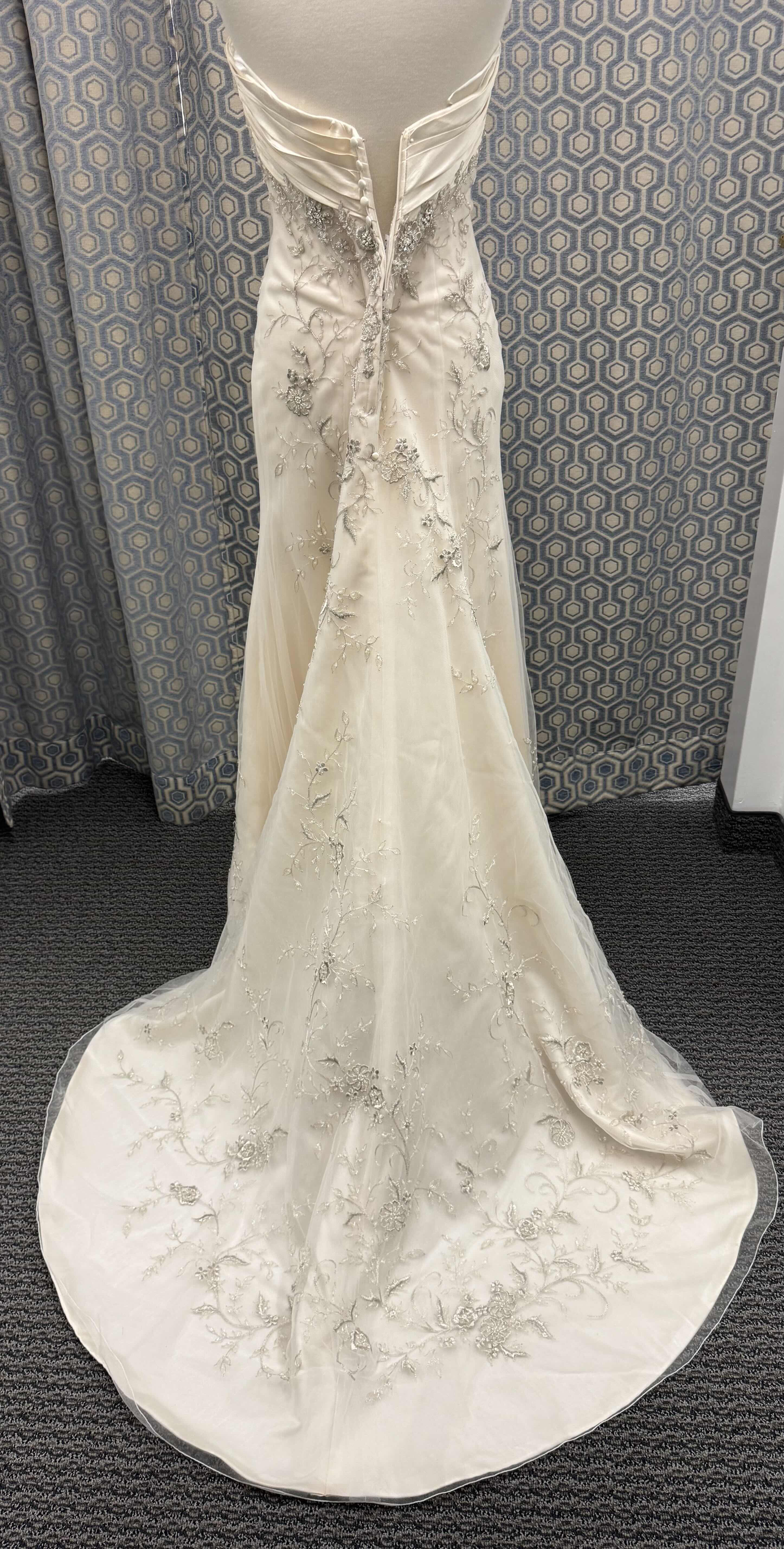 Photo 1 of BRIDAL GOWN CASABLANCA STRAPLESS SWEETHEART NECKLINE MERMAID SILHOUETTE CRYSTALS ON TULE OVER SILKY SATIN CHAMPAGNE IVORY/SILVER SIZE 12