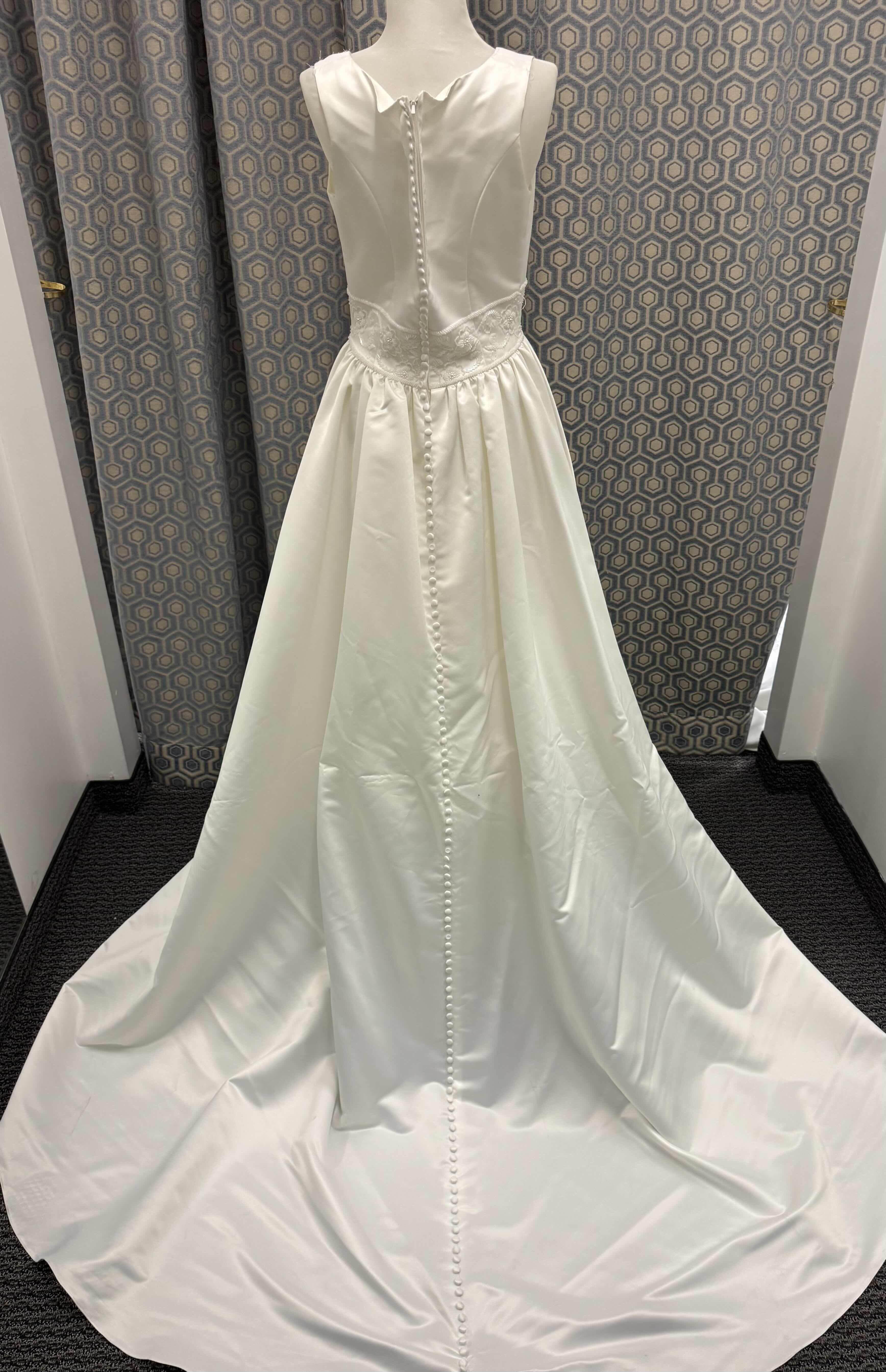 Photo 1 of BRIDAL GOWN BRIDAL ELEGANCE SPAGHETTI STRAPS FULL SKIRT LONG TRAIN BEADED AT WAIST IVORY SIZE 10