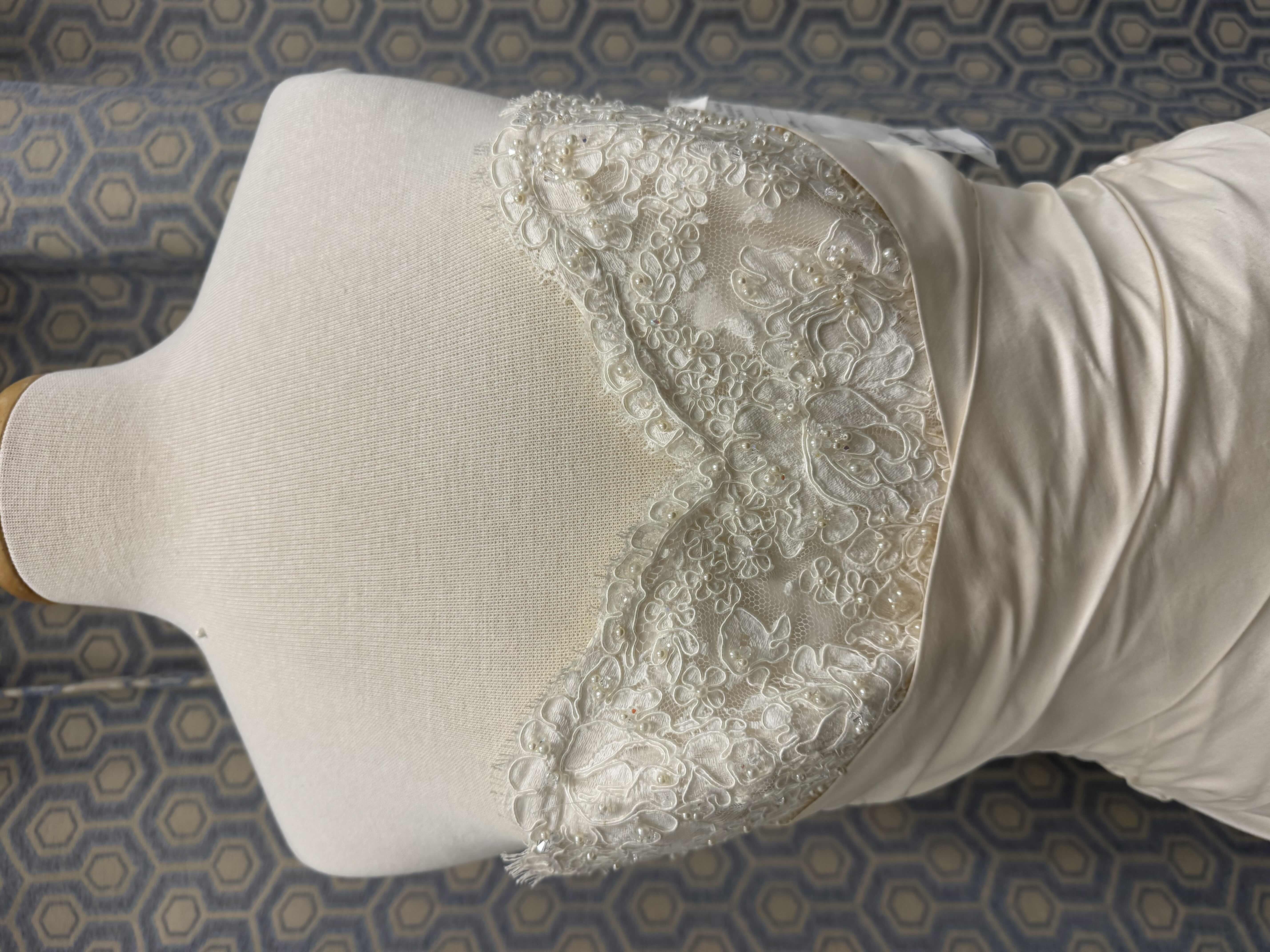 Photo 1 of BRIDAL GOWN PALOMA BLANCA SATIN LACE BEADED CRYSTAL AND PEARL NATURAL SIZE 12