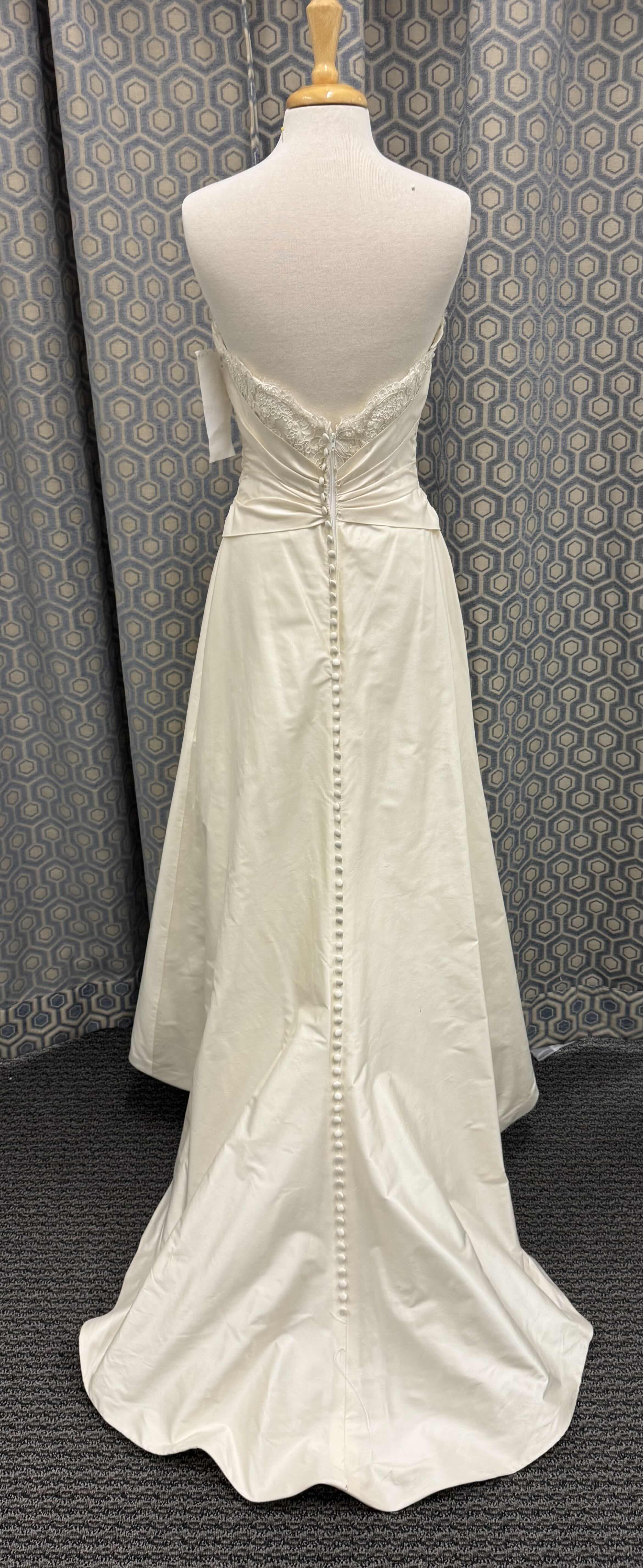 Photo 1 of BRIDAL GOWN PALOMA BLANCA SATIN LACE BEADED CRYSTAL AND PEARL NATURAL SIZE 12