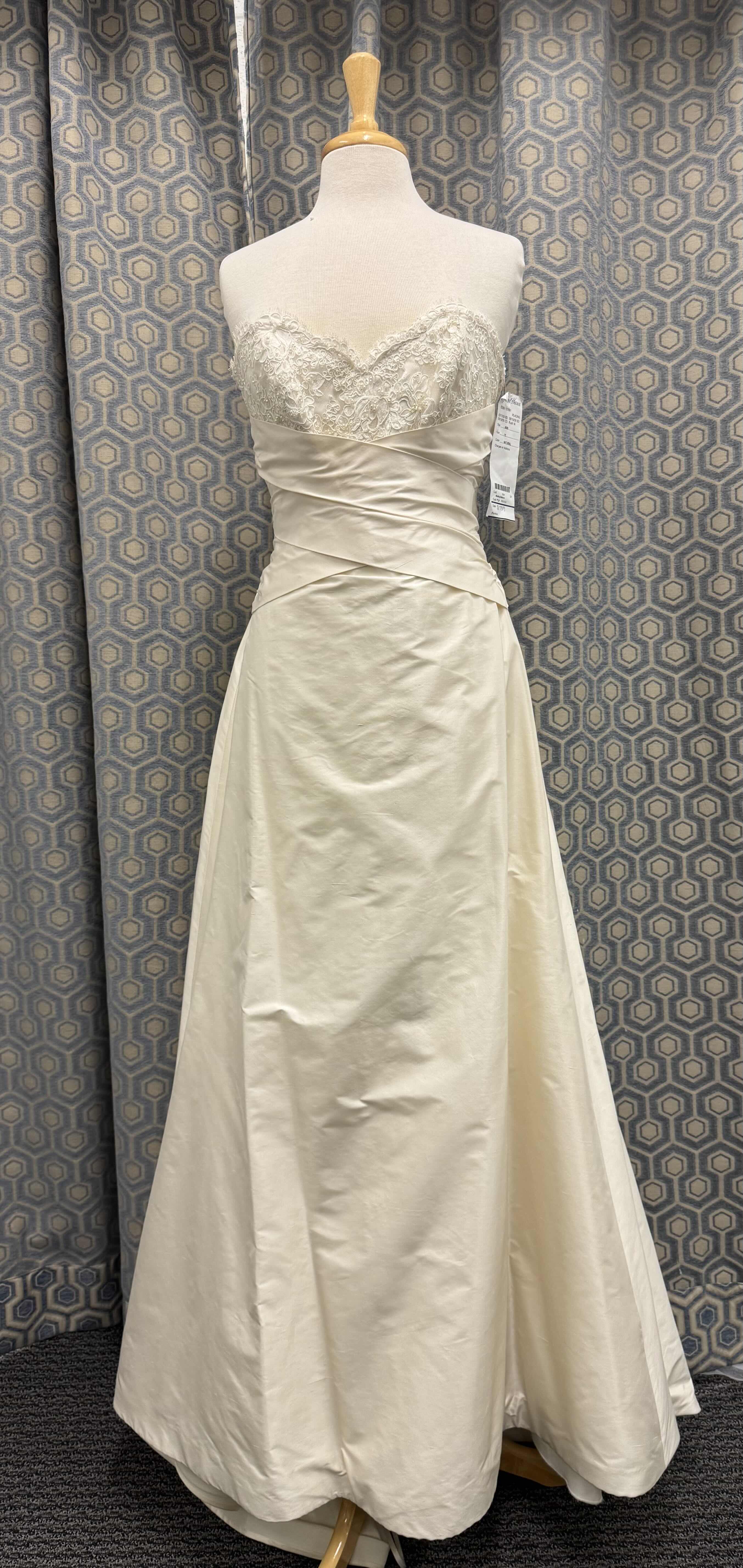 Photo 1 of BRIDAL GOWN PALOMA BLANCA SATIN LACE BEADED CRYSTAL AND PEARL NATURAL SIZE 12