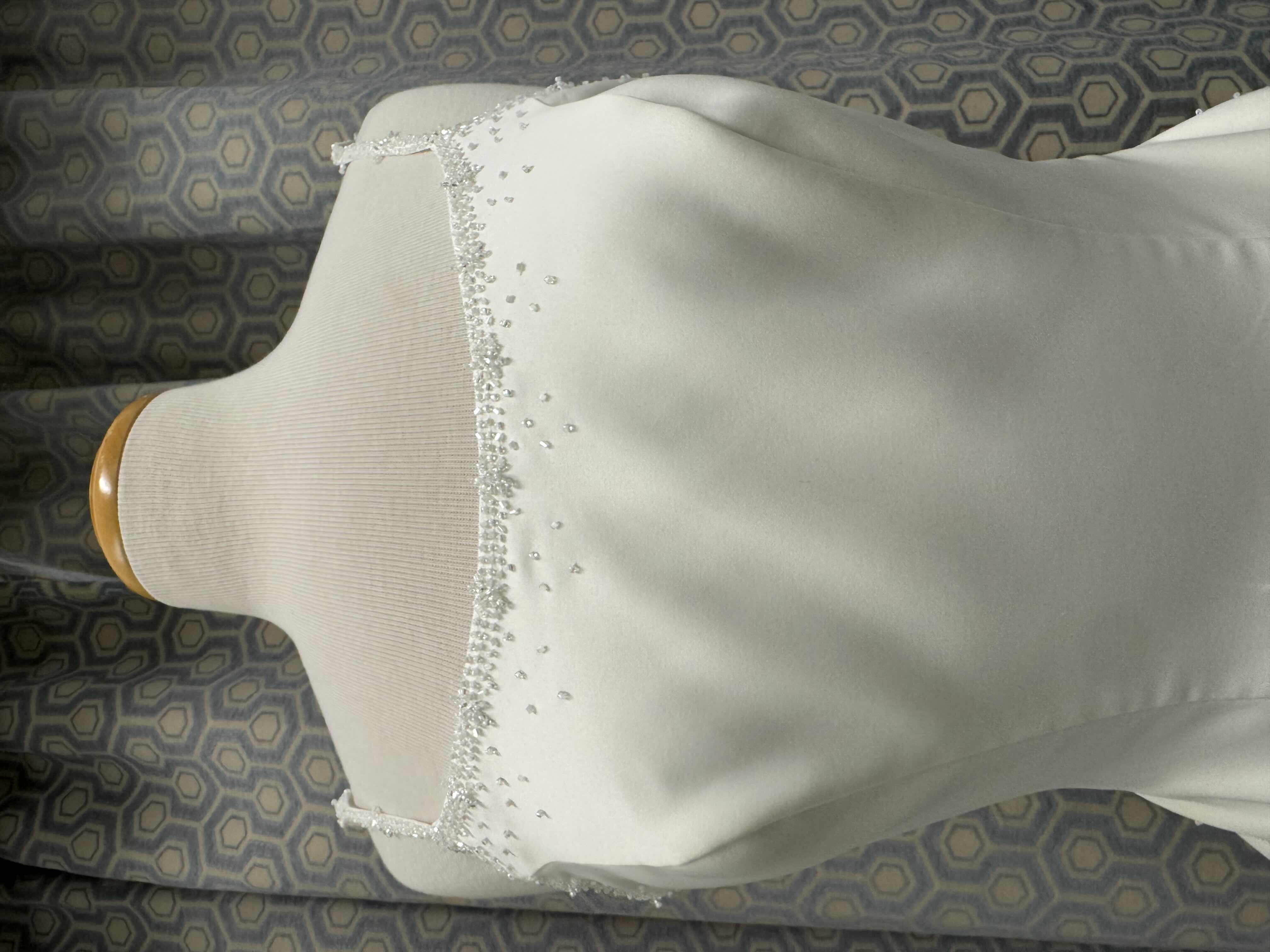 Photo 1 of 
BRIDAL GOWN KATHRYN LA CROIX SPAGHETTI STRAP BEADED SATIN FULL SKIRT BEADED NECKLINE IVORY SIZE 6