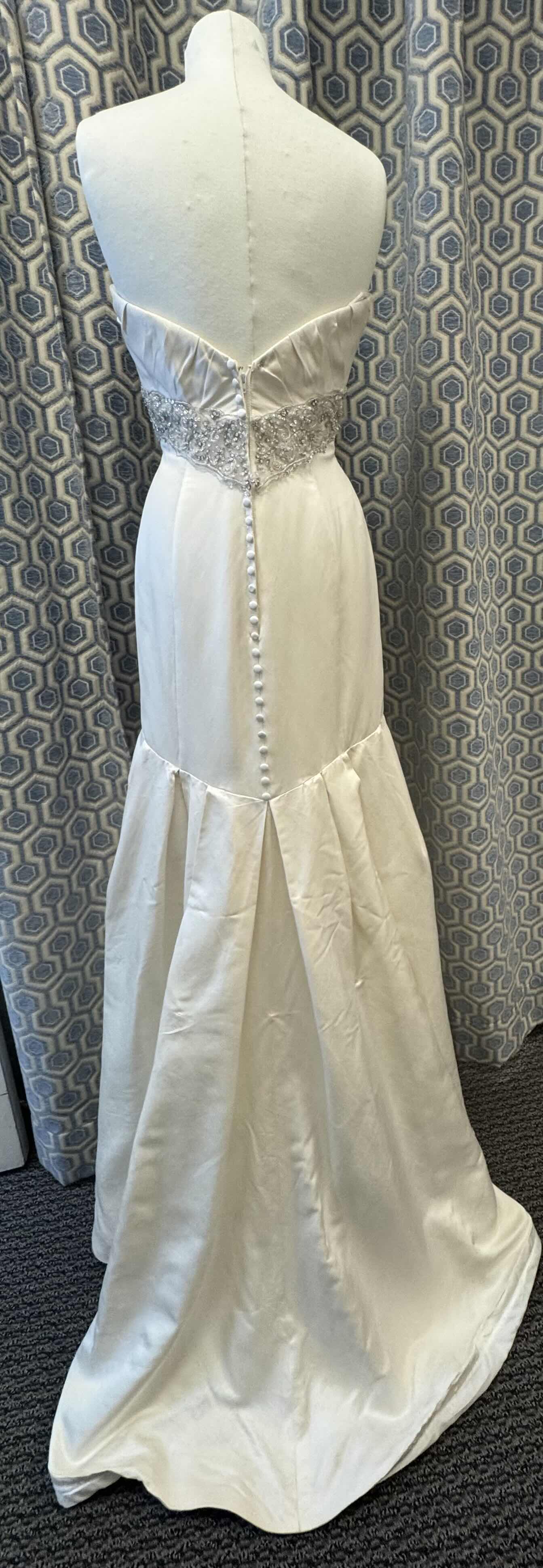 Photo 1 of BRIDAL GOWN CASABLANCA COUTURE SILK MERMAID GOWN PLEATED BUST WITH A SCOOP NECKLINE SHORT TRAIN IVORY SIZE 8