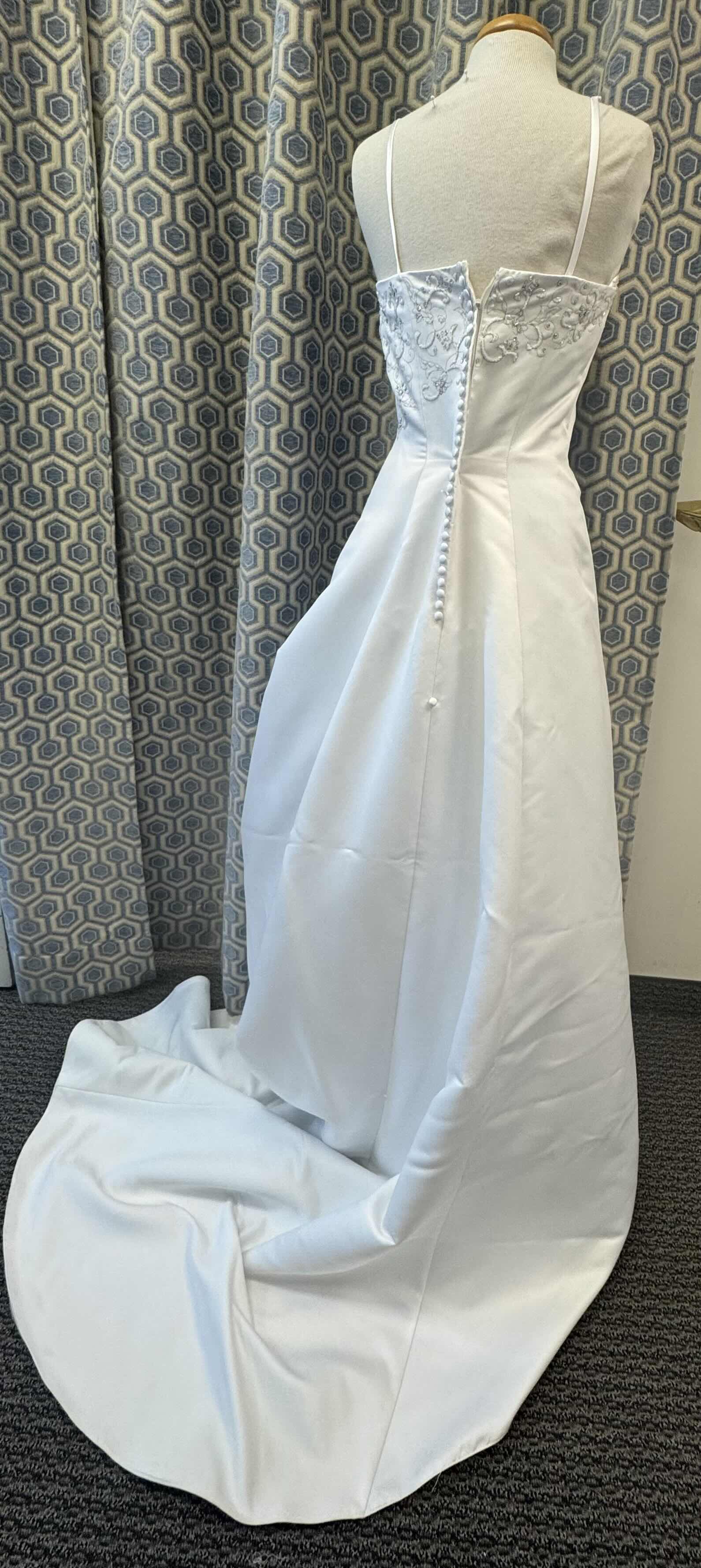 Photo 1 of BRIDAL GOWN MICHAEL ANGELO STRAPLESS A LINE GOWN FEATURES AN ASYMMETRICAL DRAPED THE FRONT NECKLINE IS EMBELLISHED WITH SWAROVSKI CRYSTALS DIAMOND WHITE SIZE 10
