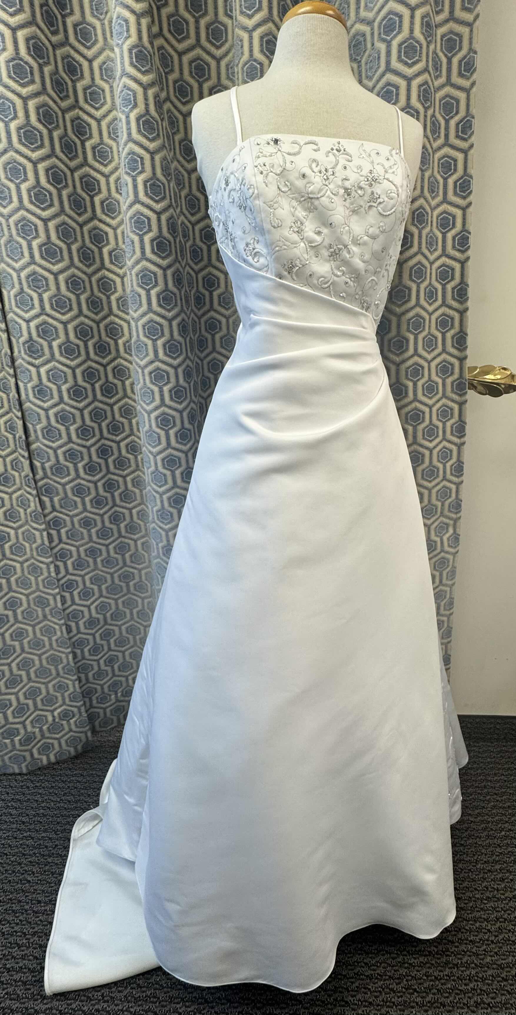 Photo 1 of BRIDAL GOWN MICHAEL ANGELO STRAPLESS A LINE GOWN FEATURES AN ASYMMETRICAL DRAPED THE FRONT NECKLINE IS EMBELLISHED WITH SWAROVSKI CRYSTALS DIAMOND WHITE SIZE 10
