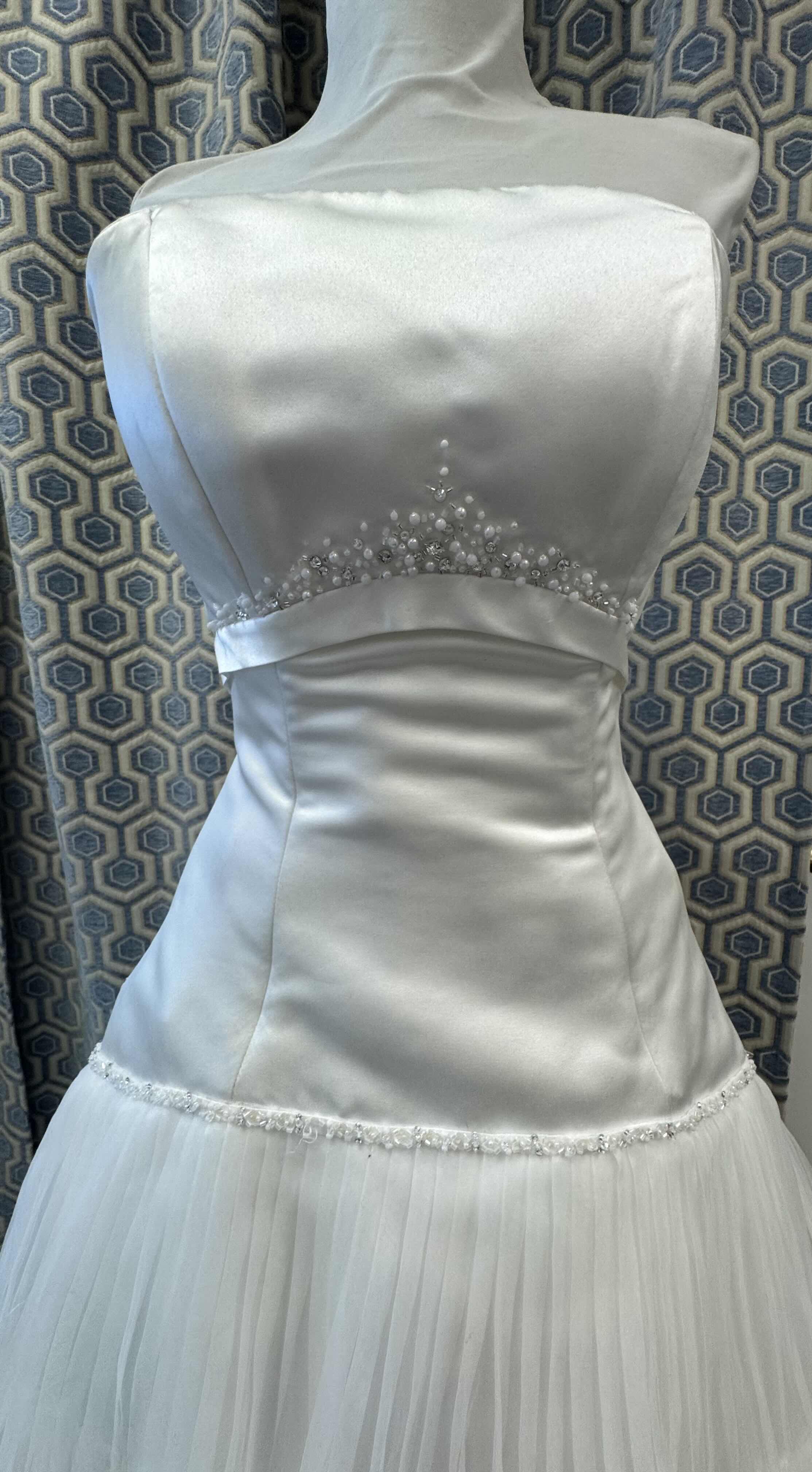 Photo 1 of BRIDAL GOWN MAGGIE SOTTERO STRAPLESS ONE PIECE GOWN FEATURING A TIERED SKIRT CREATED  FROM PLEATED ORGANZA AND TULLE SWAROVSKI BUGLE BEADS DIAMOND WHITE SIZE 6