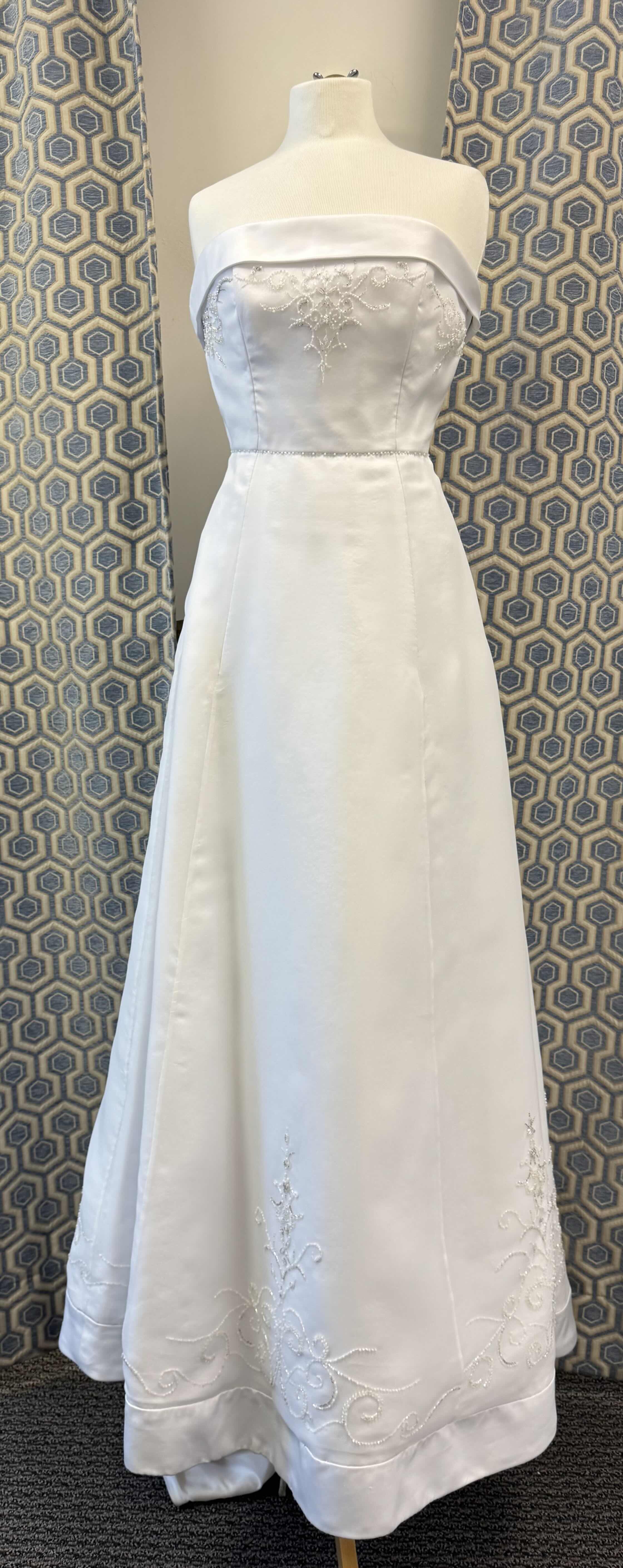 Photo 1 of BRIDAL GOWN LANDA A LINE SATIN BEADED ORGAZA OVER MATTE SATIN WHITE SIZE 10