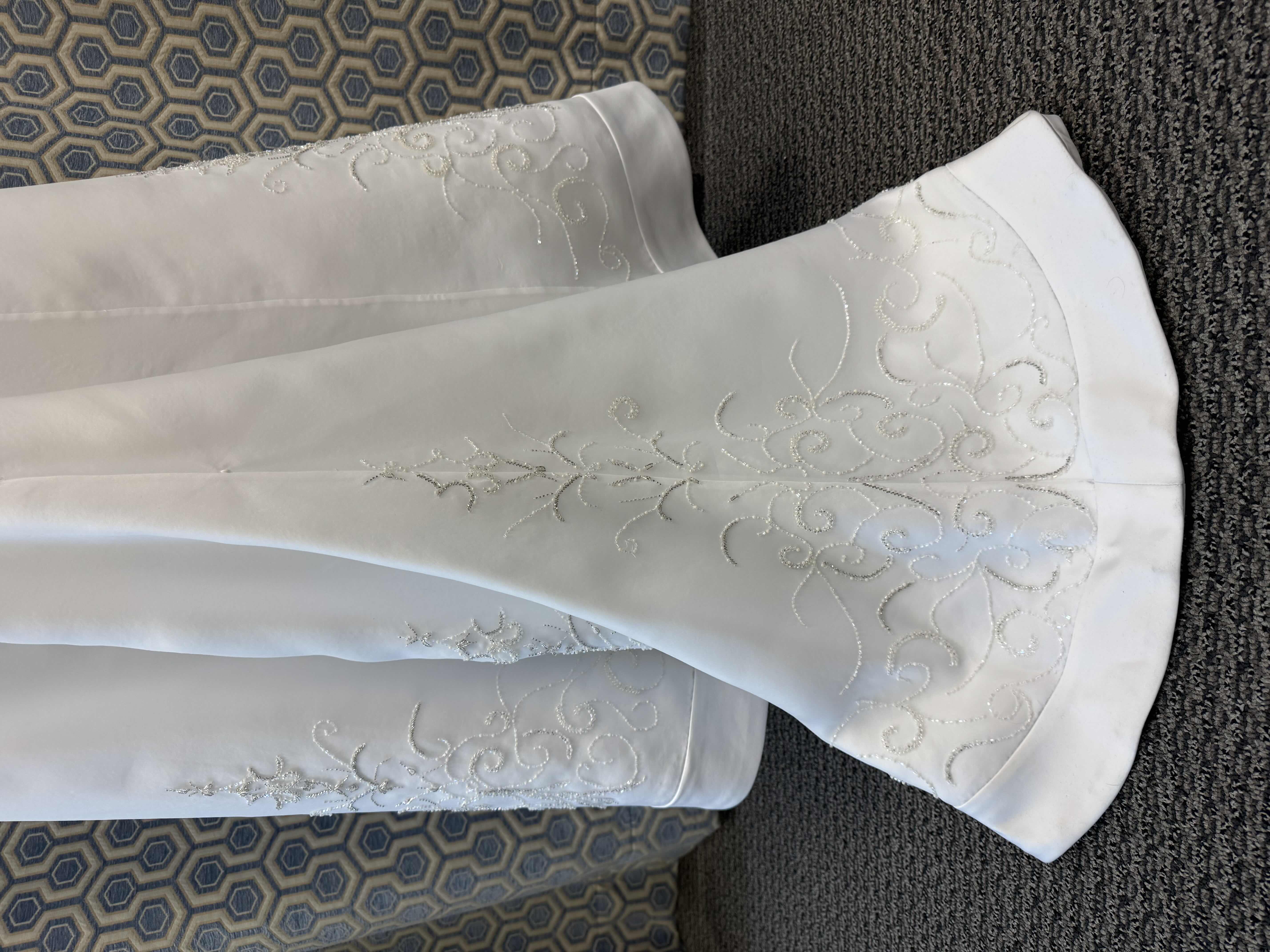 Photo 1 of BRIDAL GOWN LANDA A LINE SATIN BEADED ORGAZA OVER MATTE SATIN WHITE SIZE 10