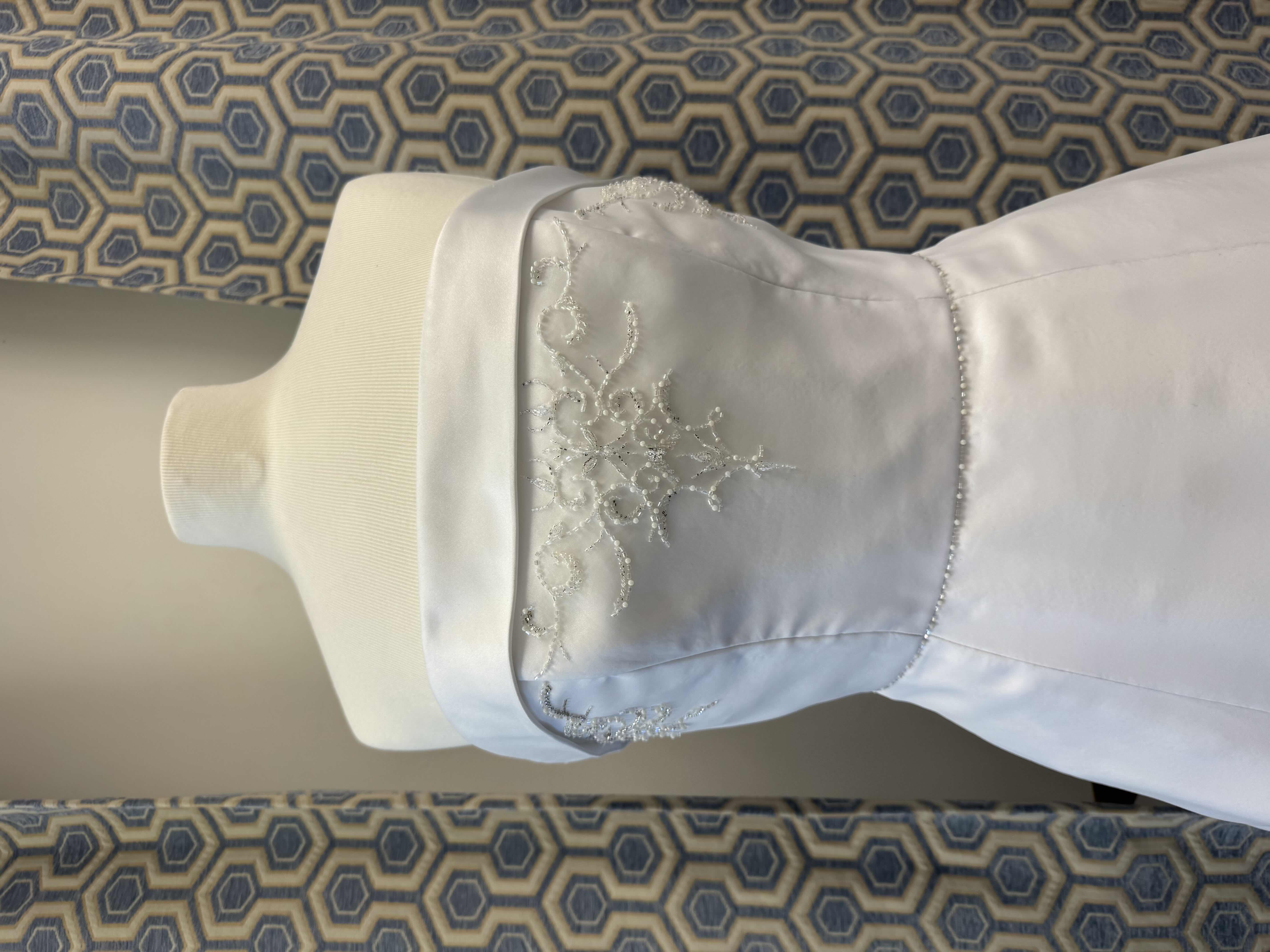 Photo 1 of BRIDAL GOWN LANDA A LINE SATIN BEADED ORGAZA OVER MATTE SATIN WHITE SIZE 10