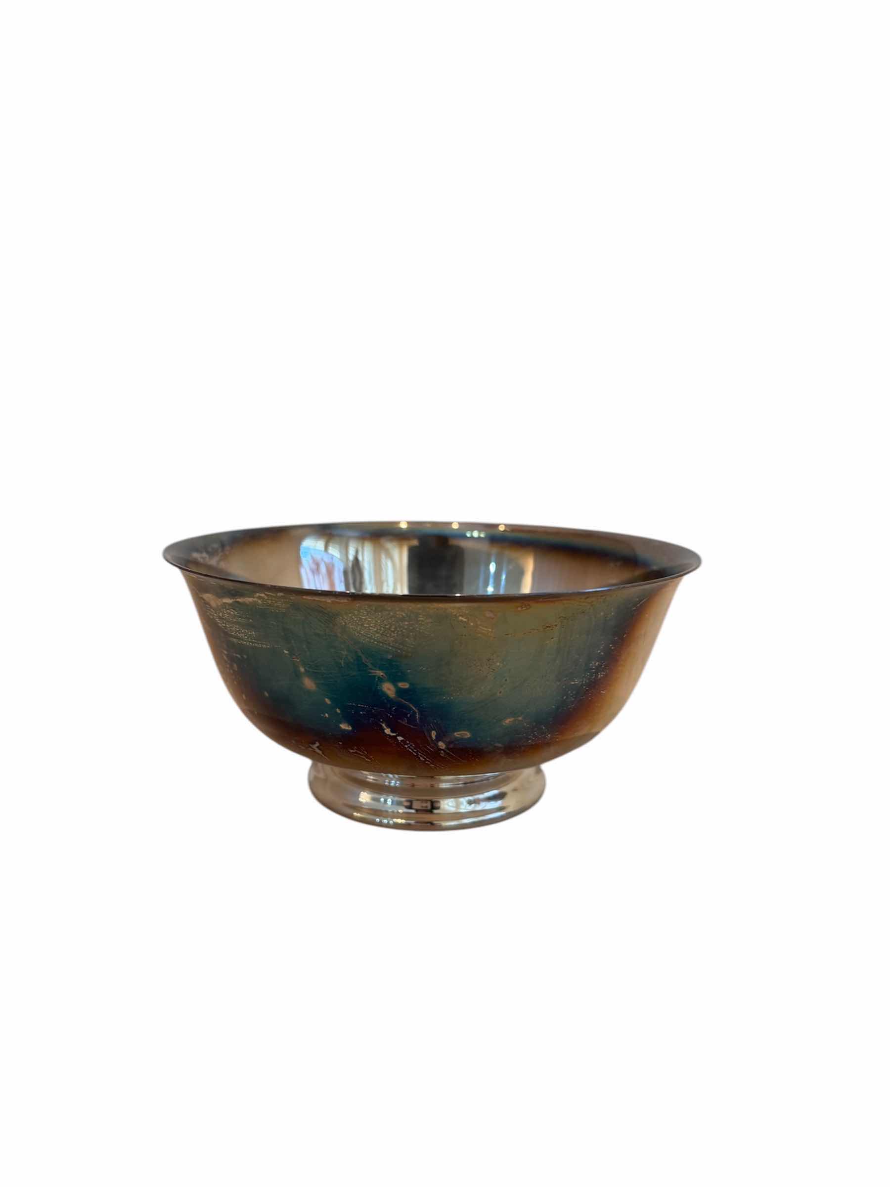 Photo 1 of 3- VINTAGE ANTIQUE SERVING BOWLS, SILVER AND COPPER 

7.5” X H4”
8” X H4”
6.5” X H3”