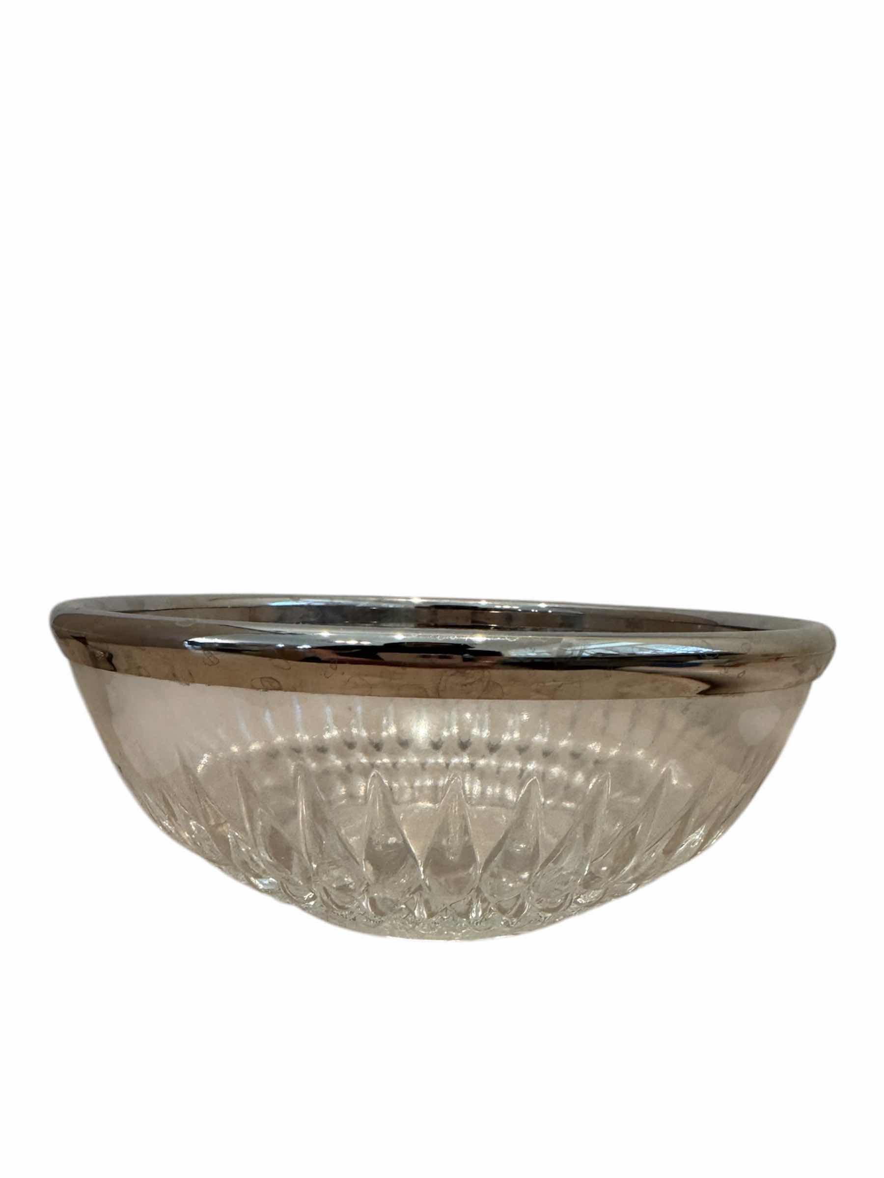Photo 1 of VINTAGE CRYSTAL AND SILVER PLATED BOWL AND CAKE PLATE

BOWL
9” X H4”

CAKE PLATE 
6.5” X H3”